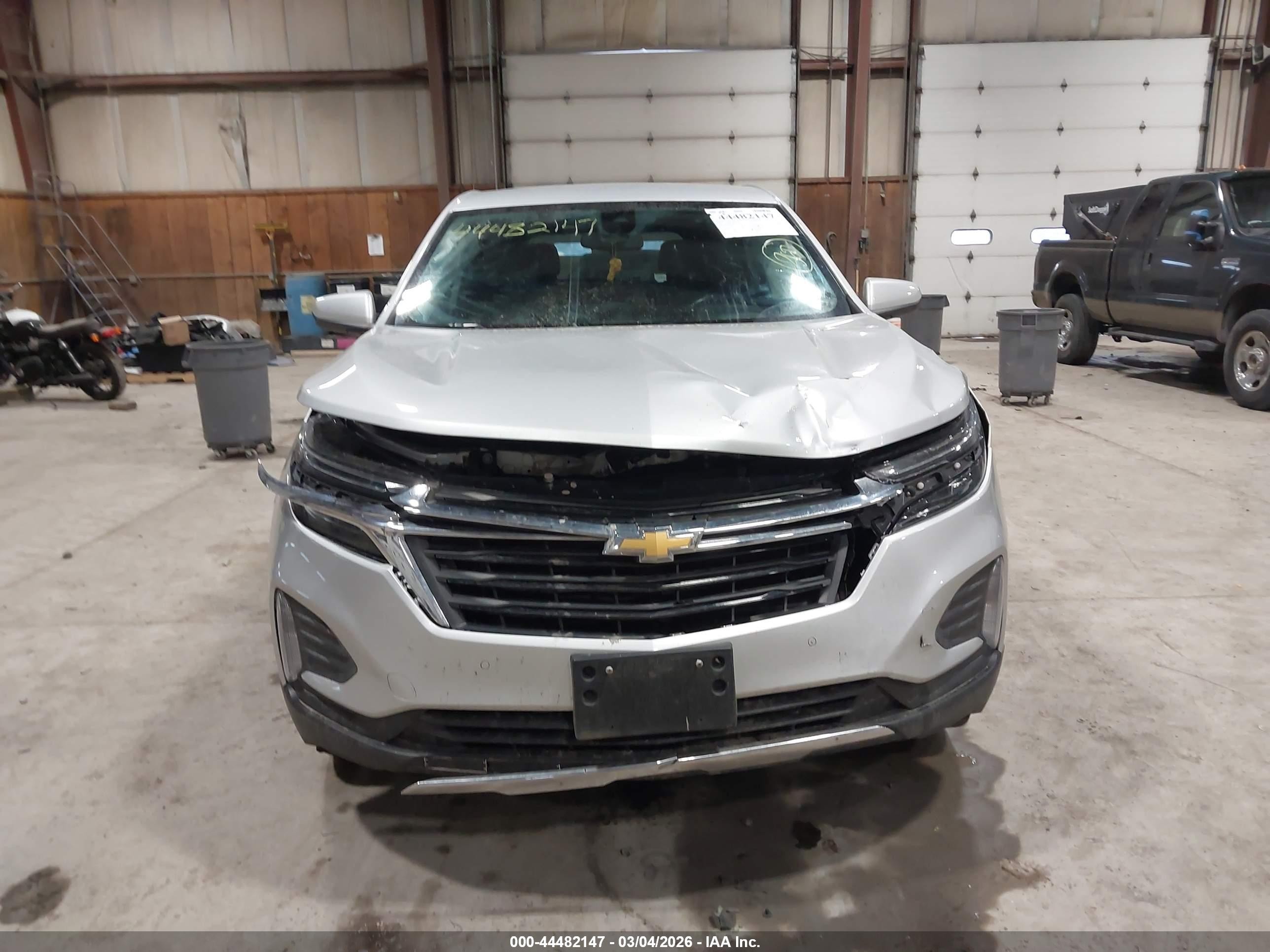 2022 Chevrolet Equinox Awd Lt Silver vin: 3GNAXUEV2NL101957