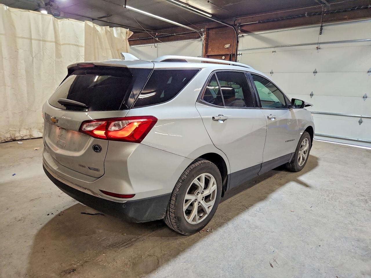 2018 Chevrolet Equinox Premier Silver vin: 3GNAXVEV2JS524155