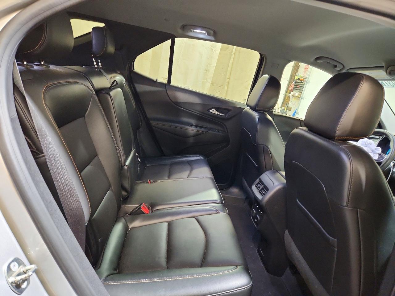 2018 Chevrolet Equinox Premier Silver vin: 3GNAXVEV2JS524155