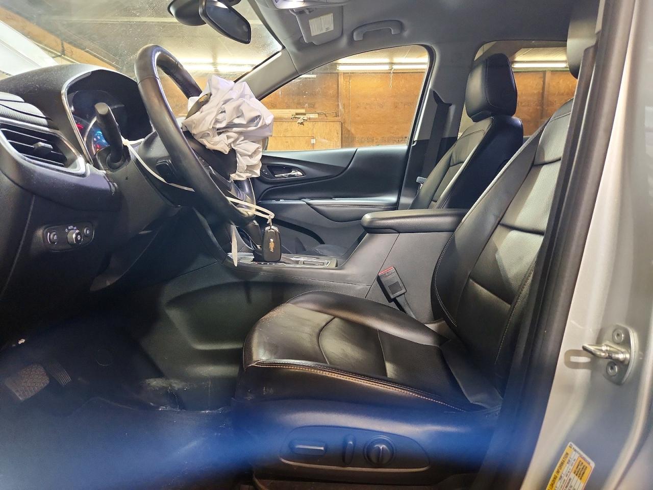 2018 Chevrolet Equinox Premier Silver vin: 3GNAXVEV2JS524155