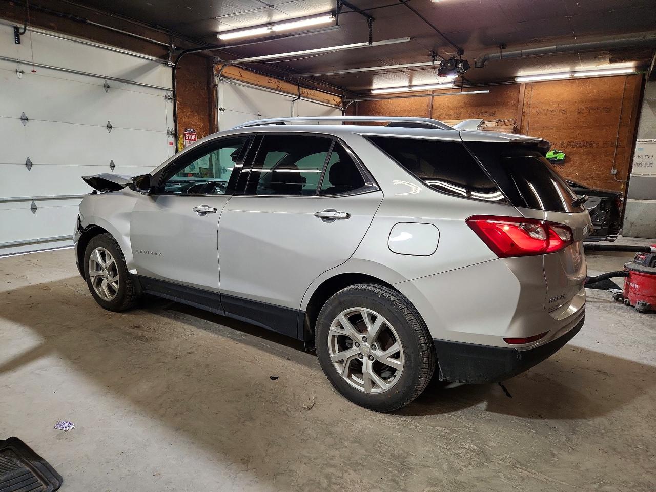 2018 Chevrolet Equinox Premier Silver vin: 3GNAXVEV2JS524155