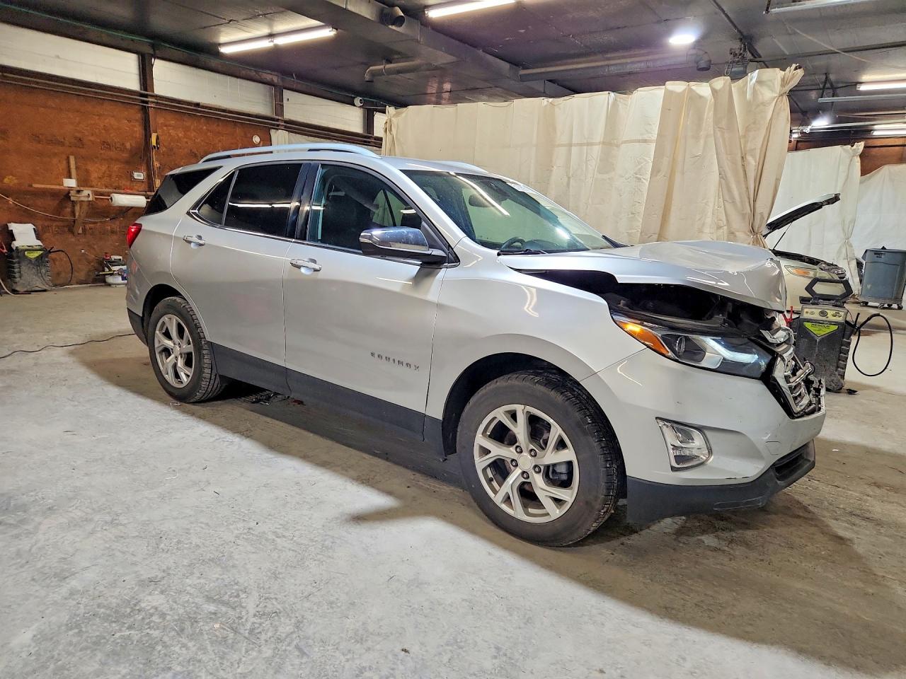 2018 Chevrolet Equinox Premier Silver vin: 3GNAXVEV2JS524155
