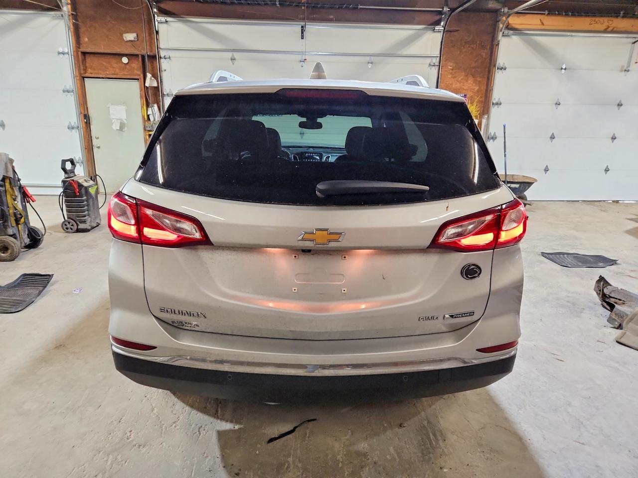 2018 Chevrolet Equinox Premier Silver vin: 3GNAXVEV2JS524155