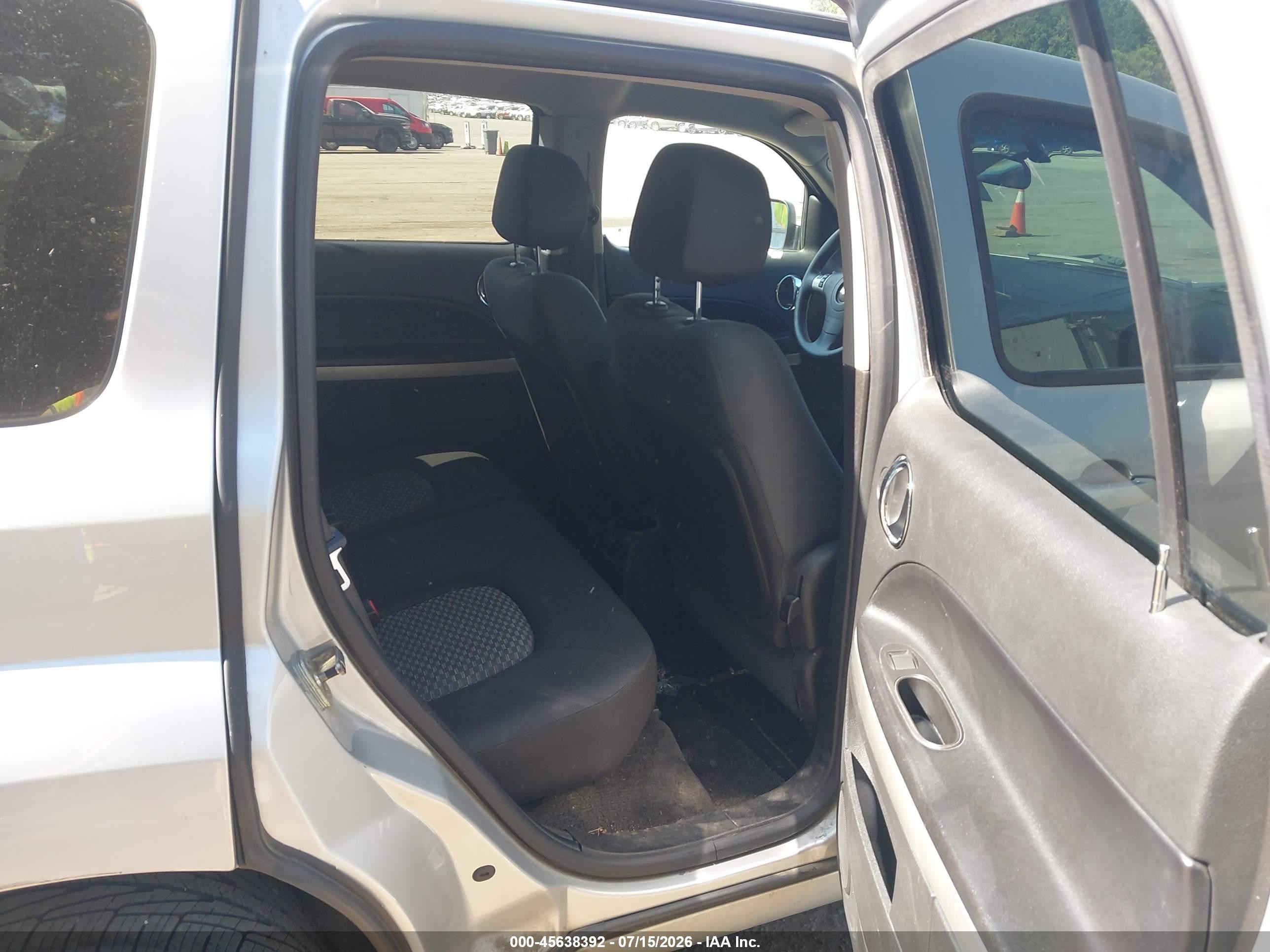 2010 Chevrolet Hhr Ls Silver vin: 3GNBAADB3AS601346