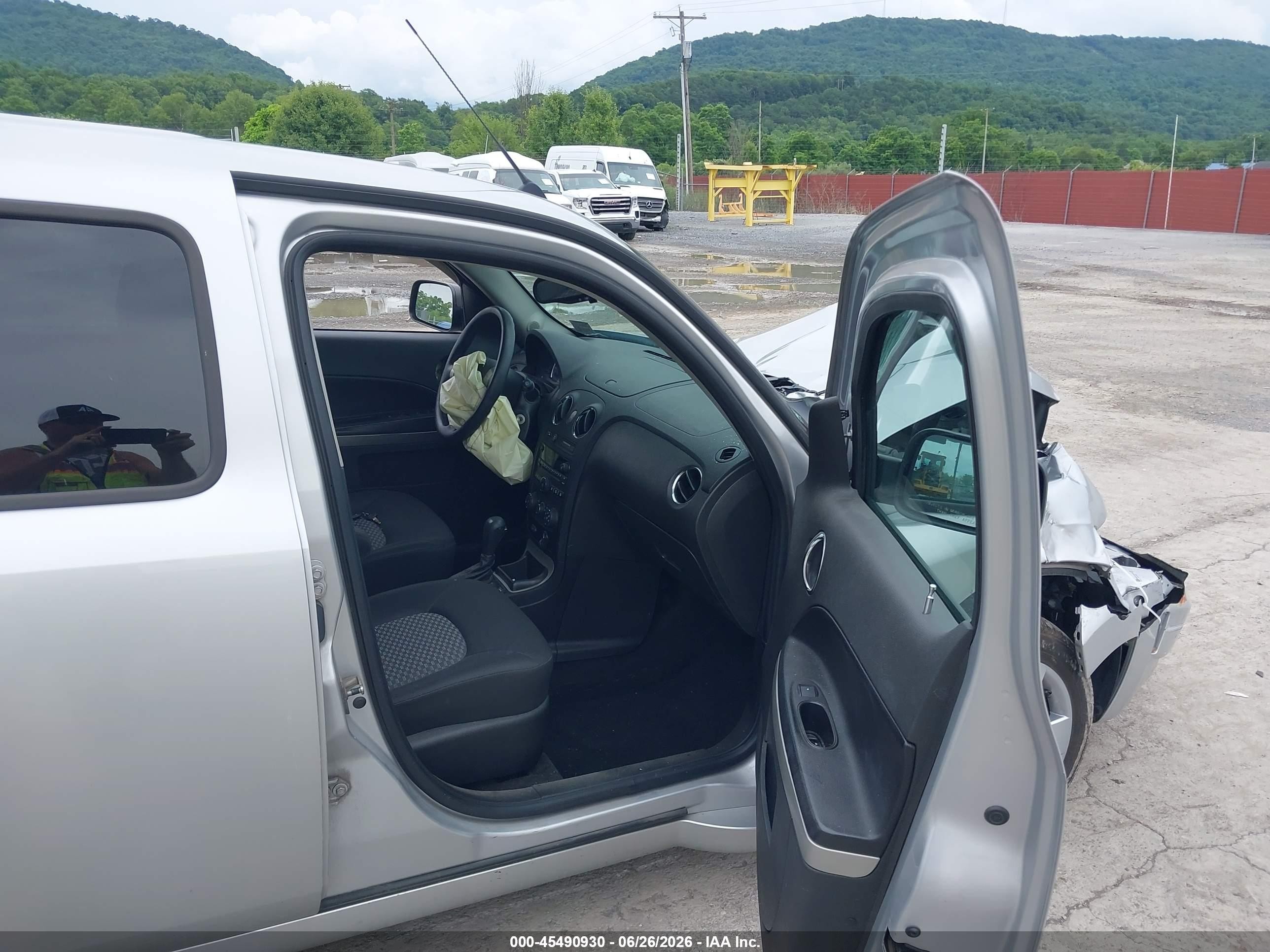 2010 Chevrolet Hhr Ls Silver vin: 3GNBAADB7AS540826
