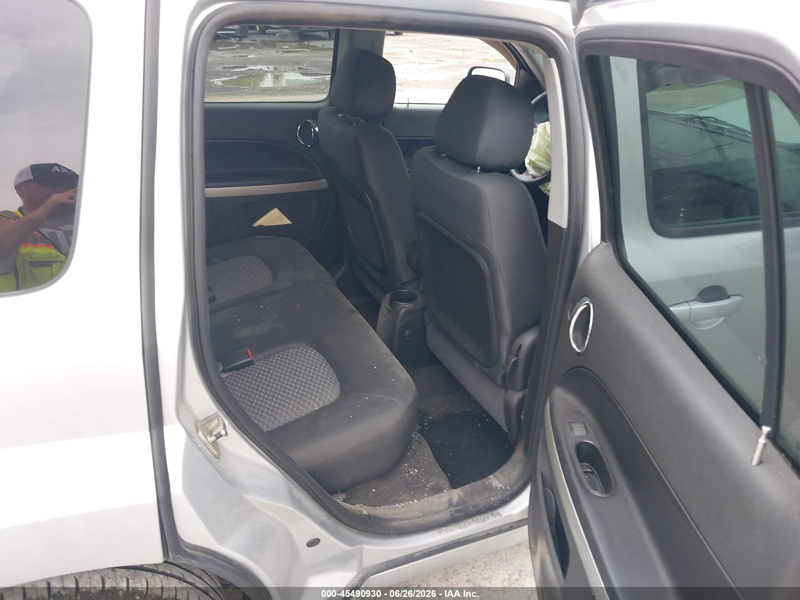 2010 Chevrolet Hhr Ls Silver vin: 3GNBAADB7AS540826