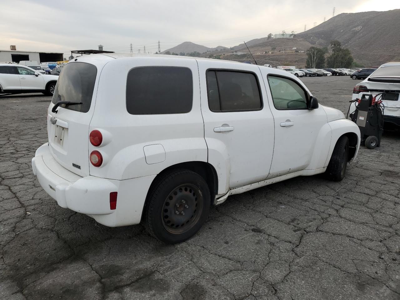 2011 Chevrolet Hhr Ls White vin: 3GNBAAFW4BS511429