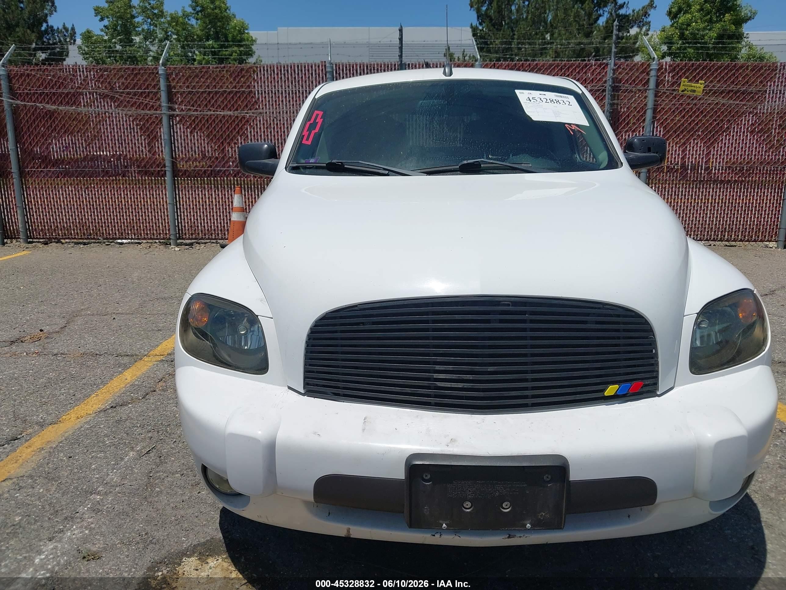 2011 Chevrolet Hhr Ls White vin: 3GNBAAFW5BS601995