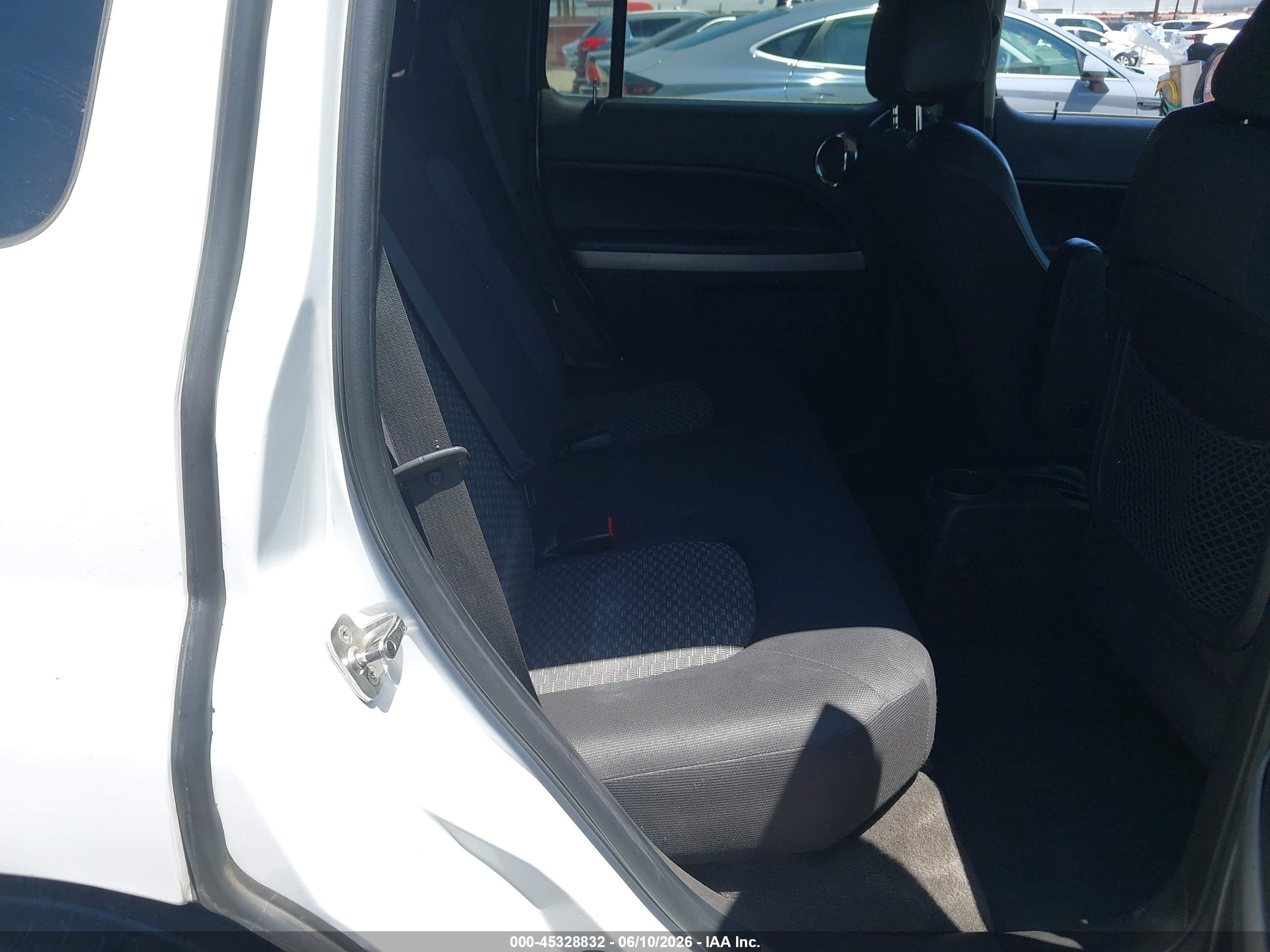 2011 Chevrolet Hhr Ls White vin: 3GNBAAFW5BS601995