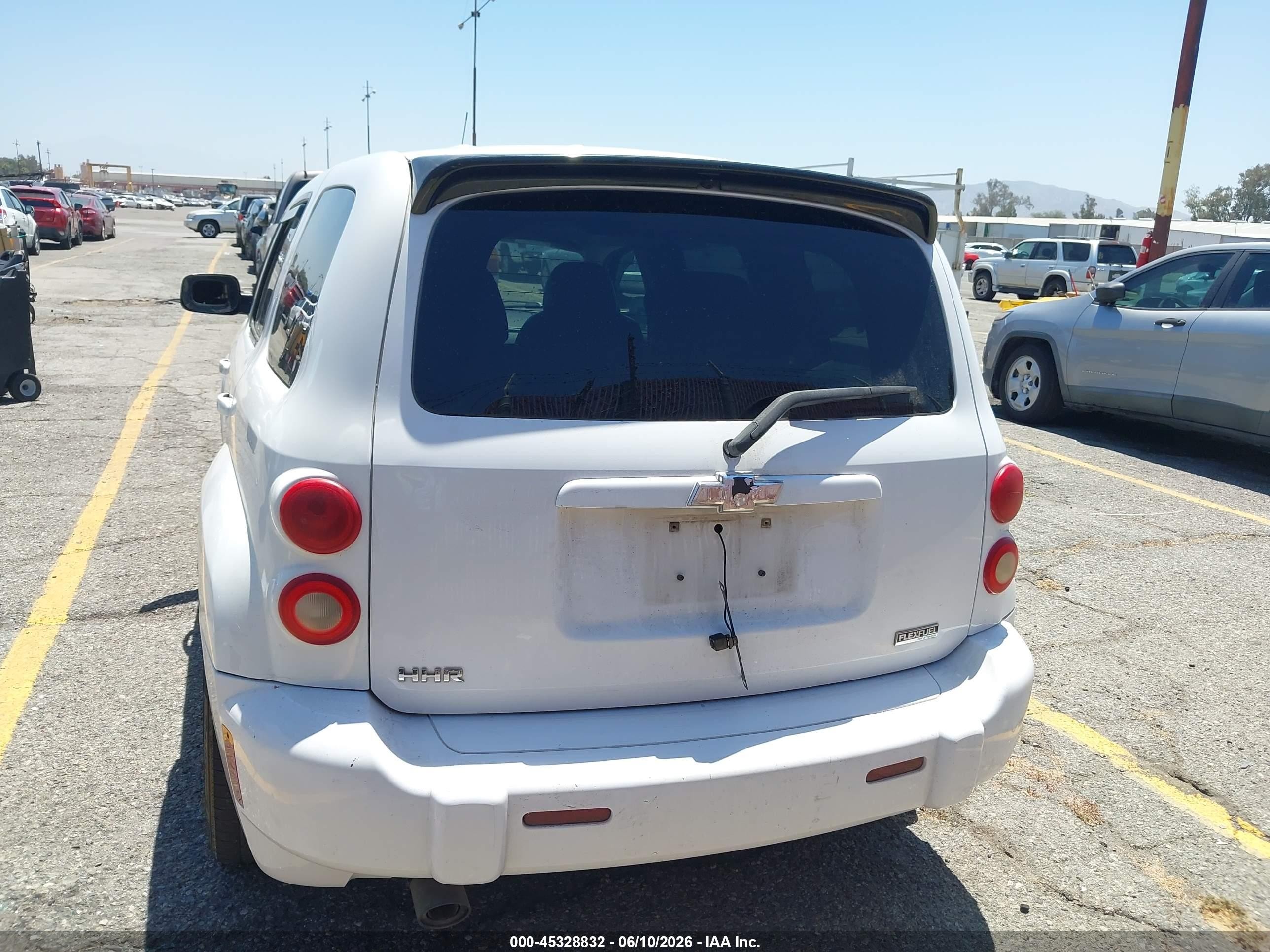 2011 Chevrolet Hhr Ls White vin: 3GNBAAFW5BS601995