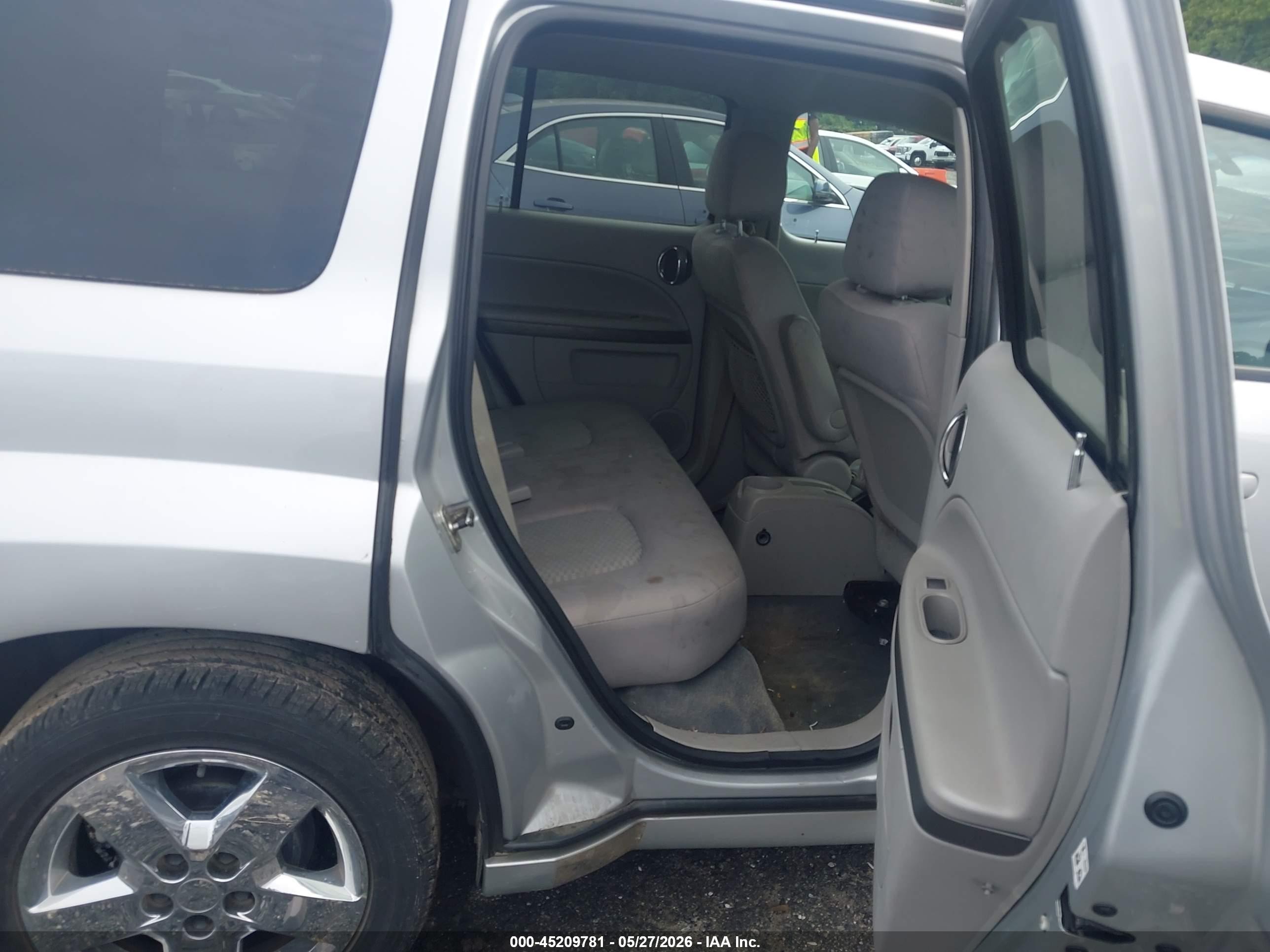 2011 Chevrolet Hhr Lt Silver vin: 3GNBABFW5BS518329