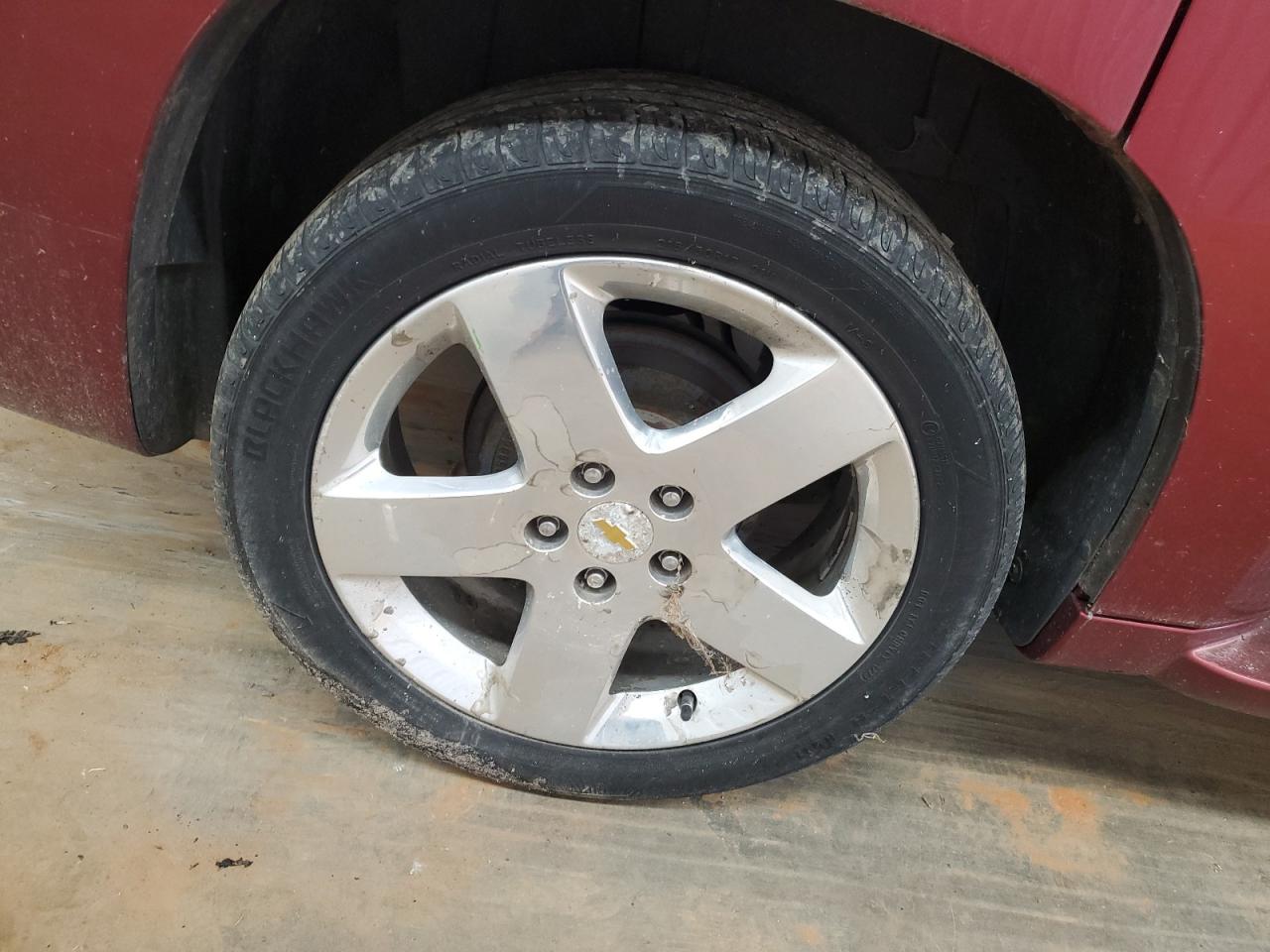 2009 Chevrolet Hhr Lt Burgundy vin: 3GNCA53V09S553761 Damage: Right Rear Wheel Cover, Peeling, > 12 Inches