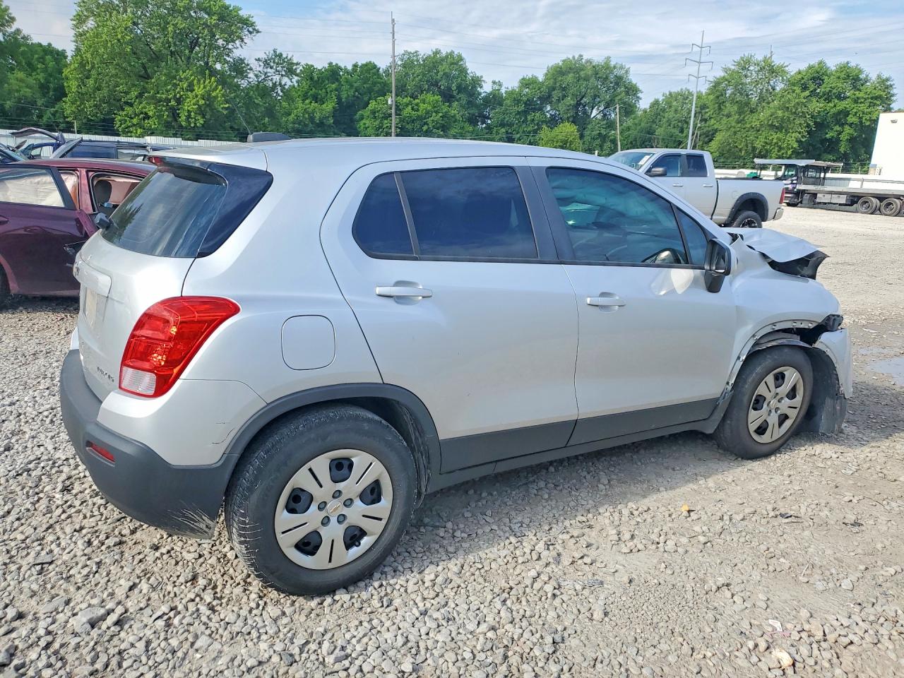 2015 Chevrolet Trax Ls Silver vin: 3GNCJKSB1FL244246