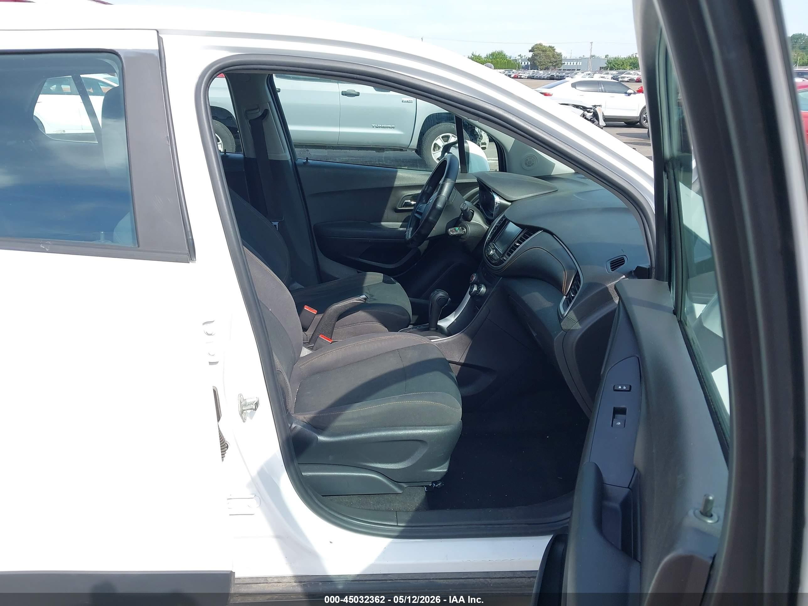 2017 Chevrolet Trax Ls Белый vin: 3GNCJKSB1HL187842