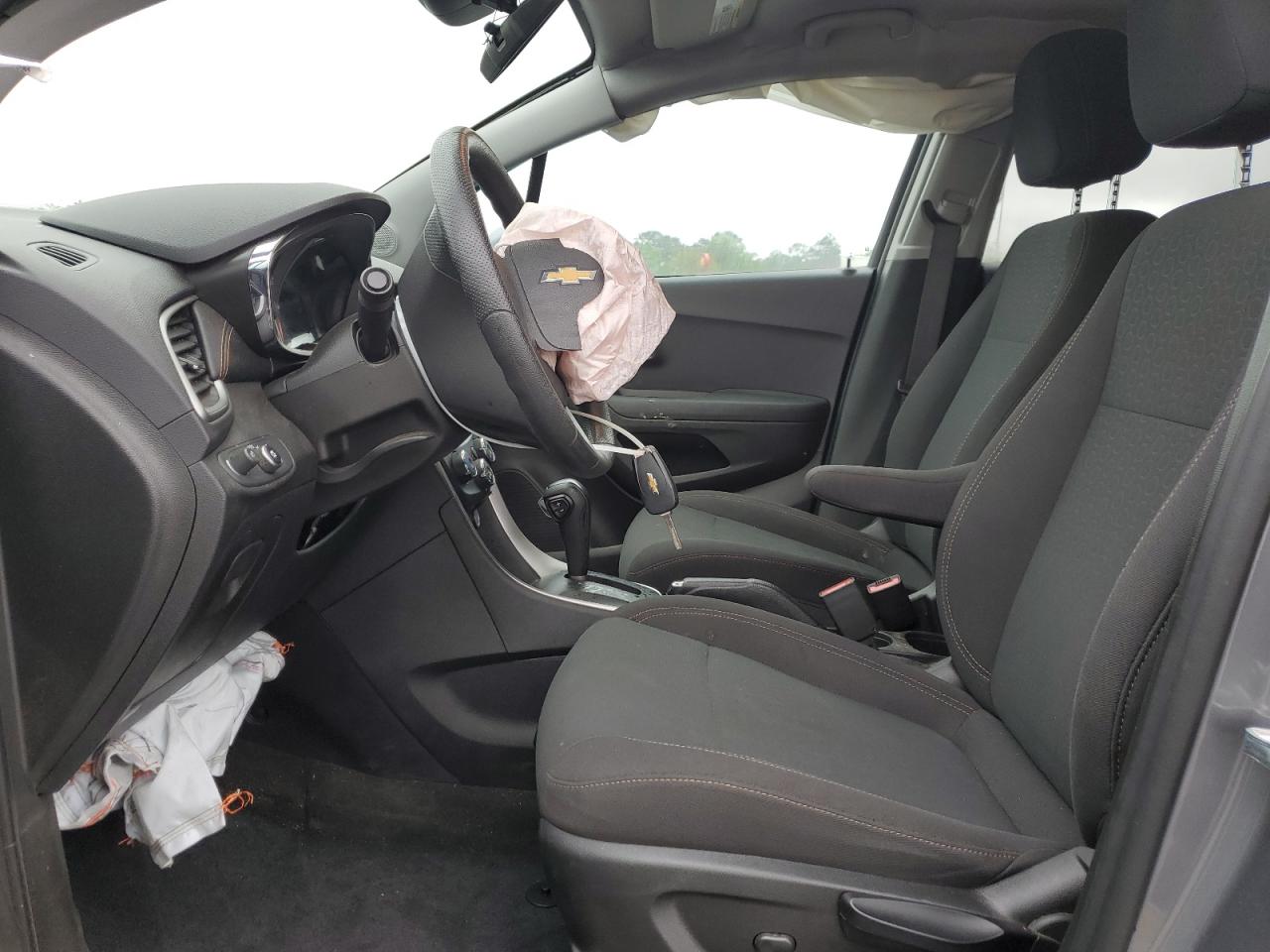 2020 Chevrolet Trax Ls Gray vin: 3GNCJKSB1LL288517