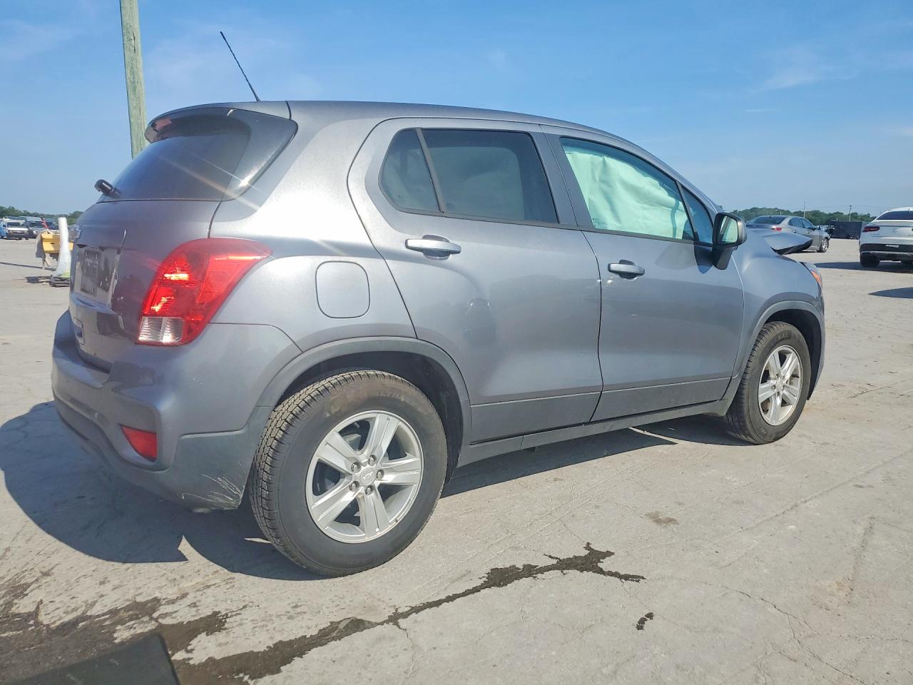 2020 Chevrolet Trax Ls Gray vin: 3GNCJKSB2LL325882