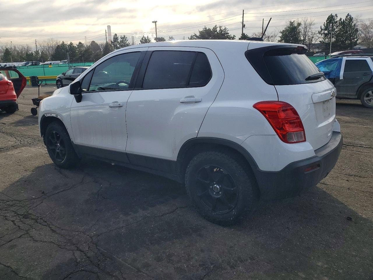 2016 Chevrolet Trax Ls White vin: 3GNCJKSB3GL260336