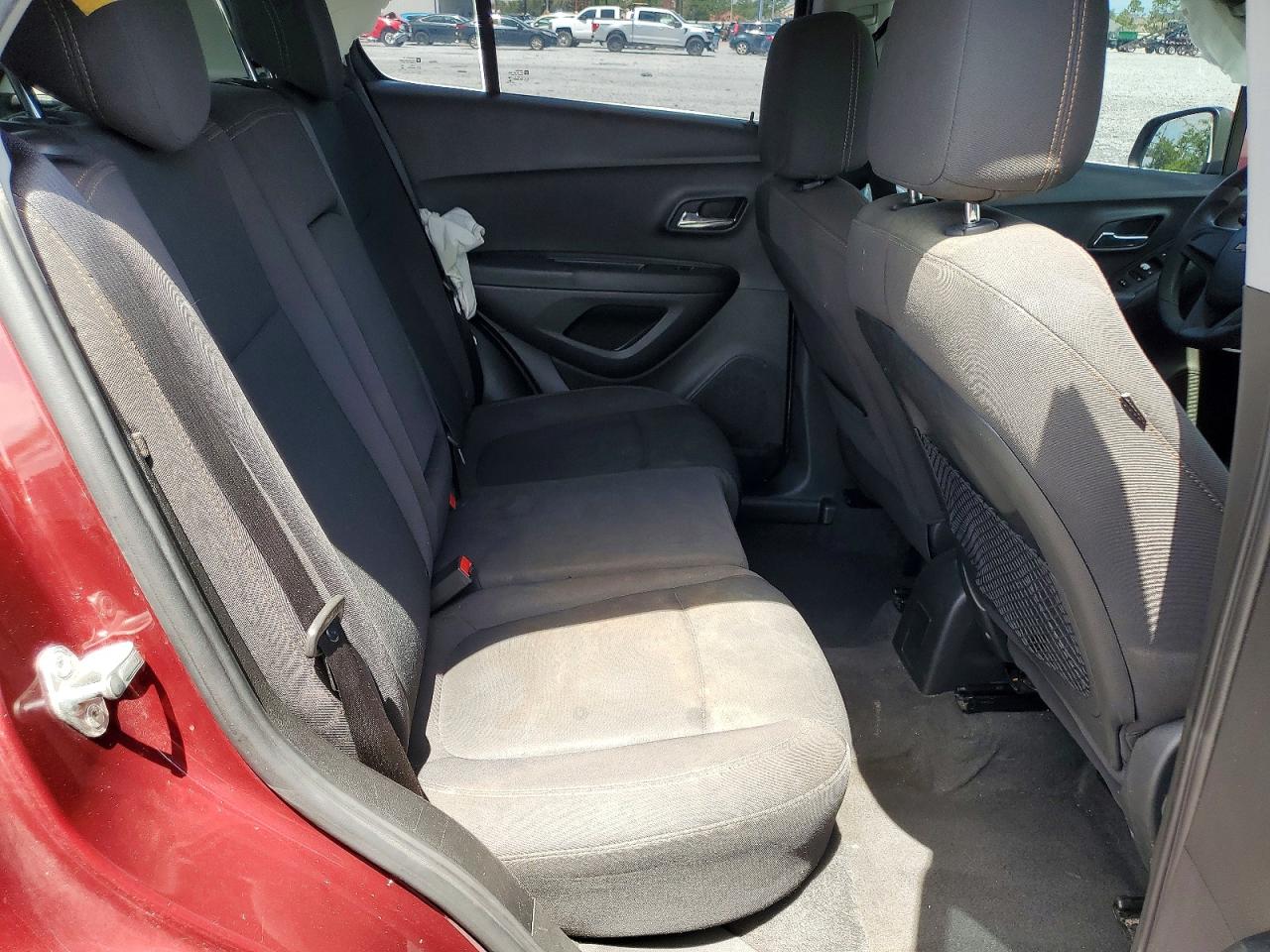 2017 Chevrolet Trax Ls Red vin: 3GNCJKSB3HL224440