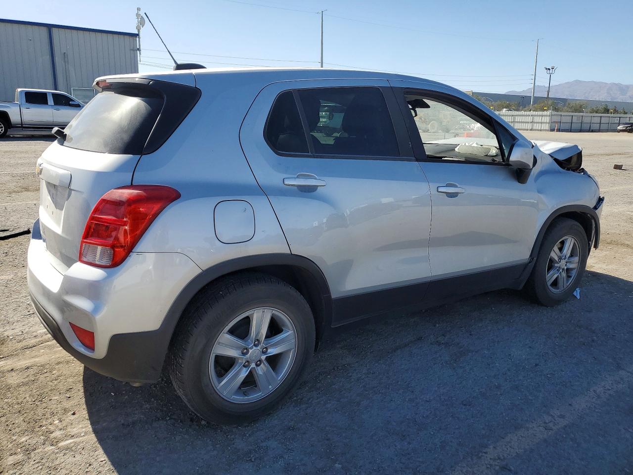 2019 Chevrolet Trax Ls Silver vin: 3GNCJKSB3KL291661