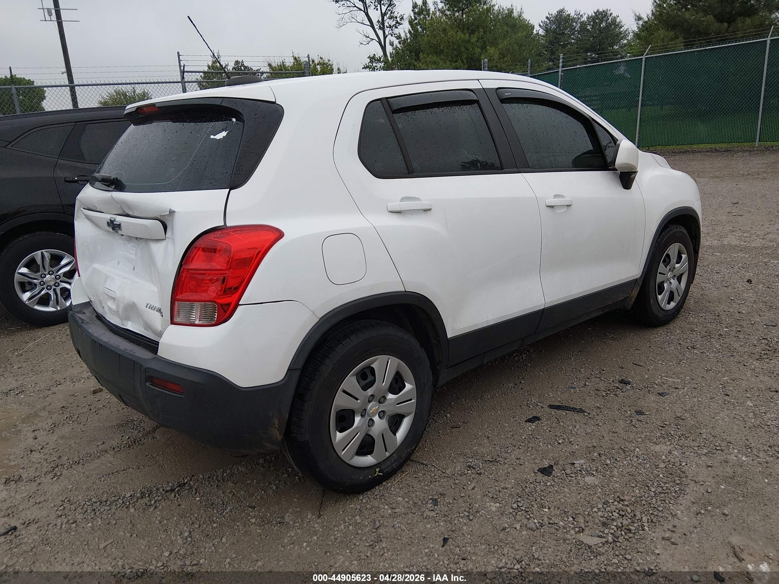 2016 Chevrolet Trax 1ls White vin: 3GNCJKSB4GL260569