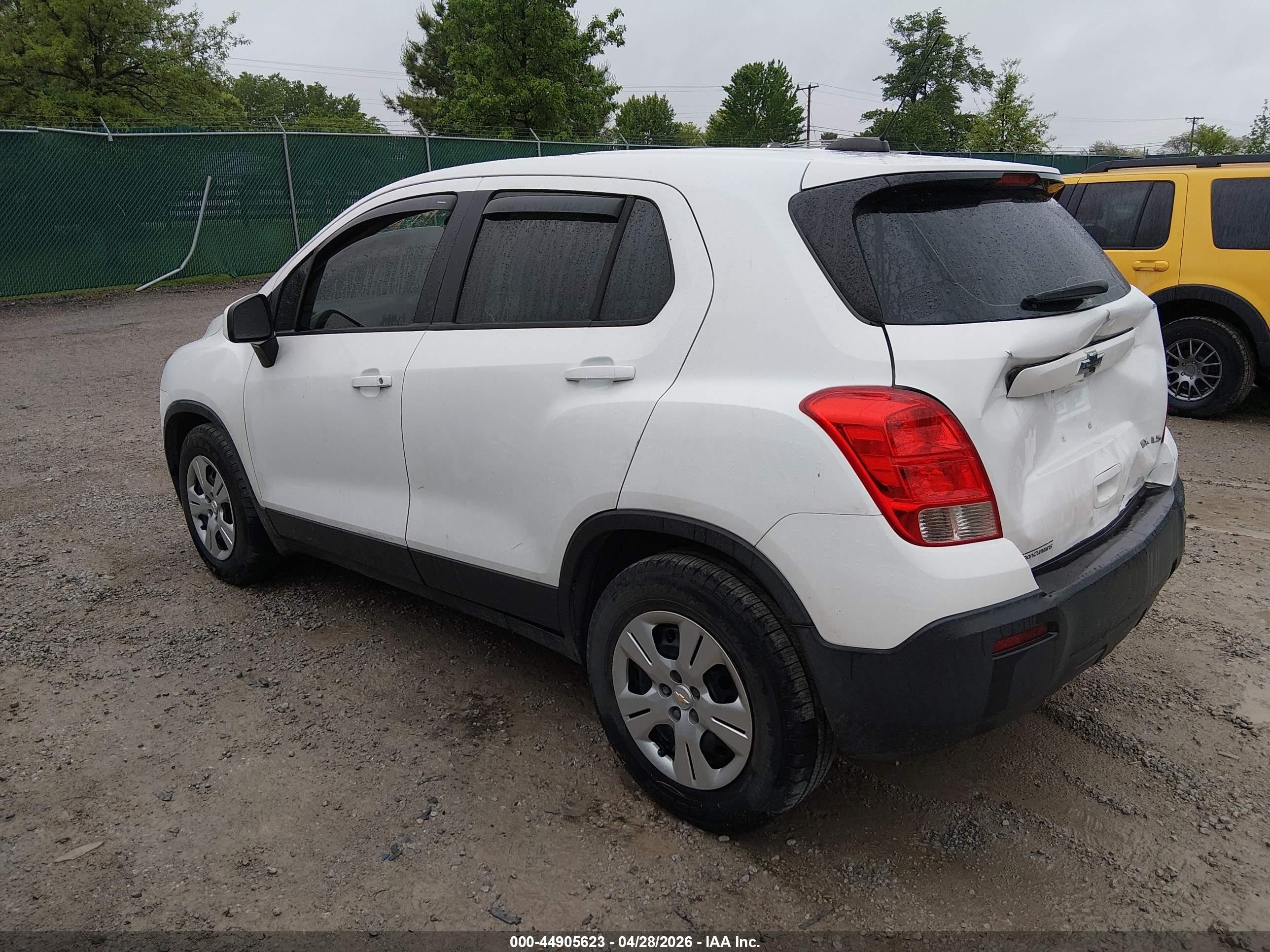 2016 Chevrolet Trax 1ls White vin: 3GNCJKSB4GL260569
