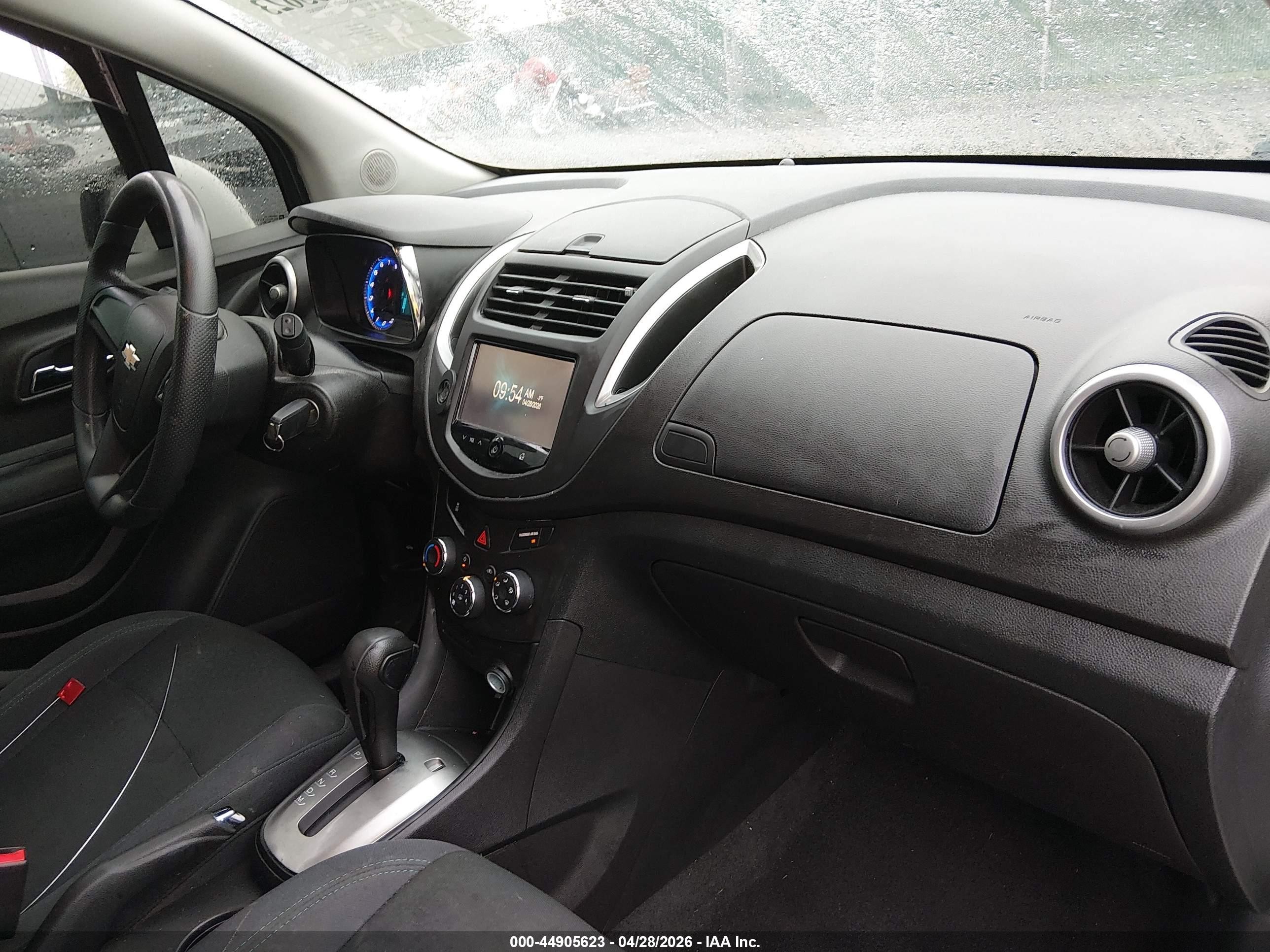 2016 Chevrolet Trax 1ls White vin: 3GNCJKSB4GL260569