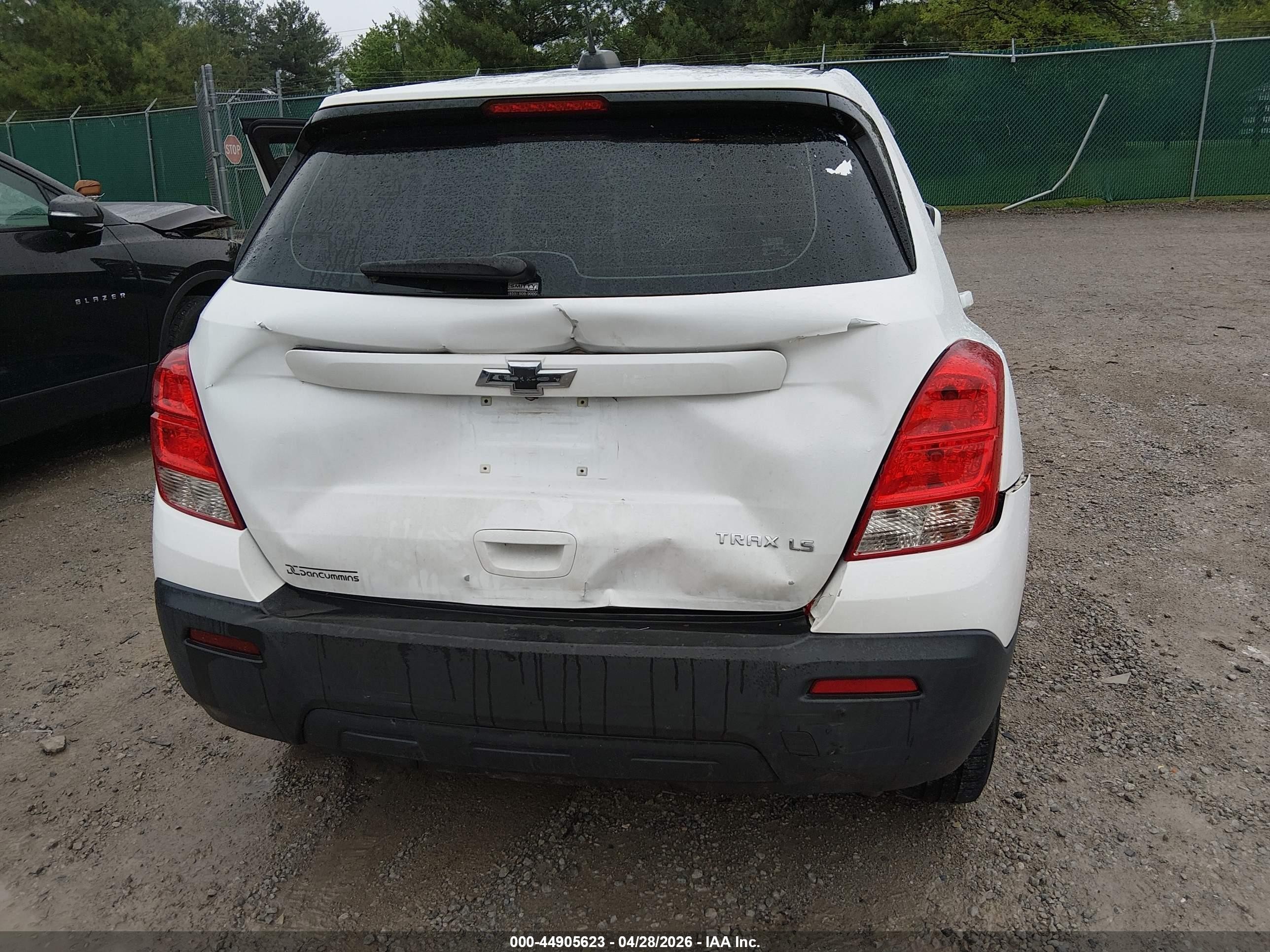 2016 Chevrolet Trax 1ls White vin: 3GNCJKSB4GL260569