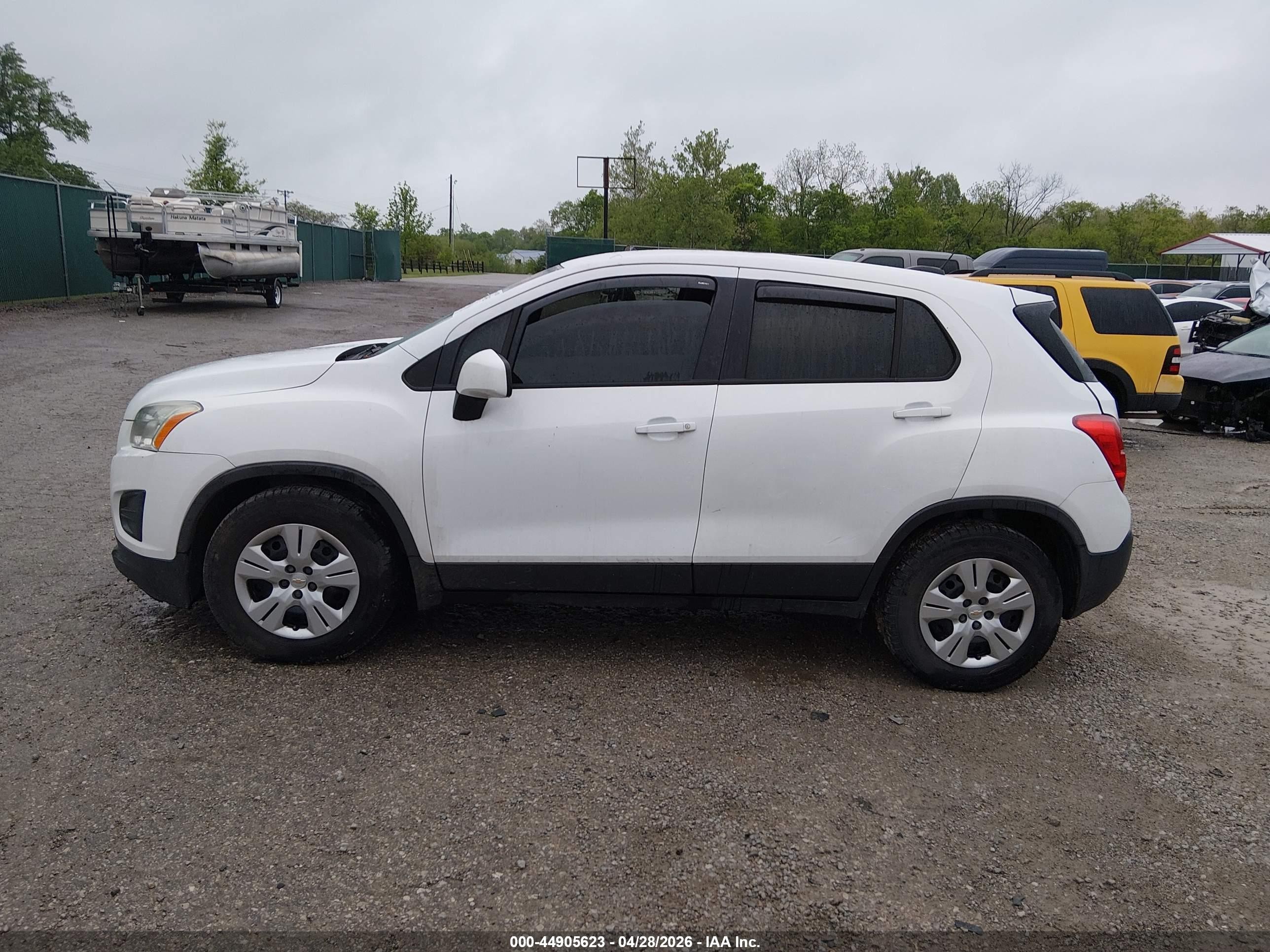2016 Chevrolet Trax 1ls White vin: 3GNCJKSB4GL260569