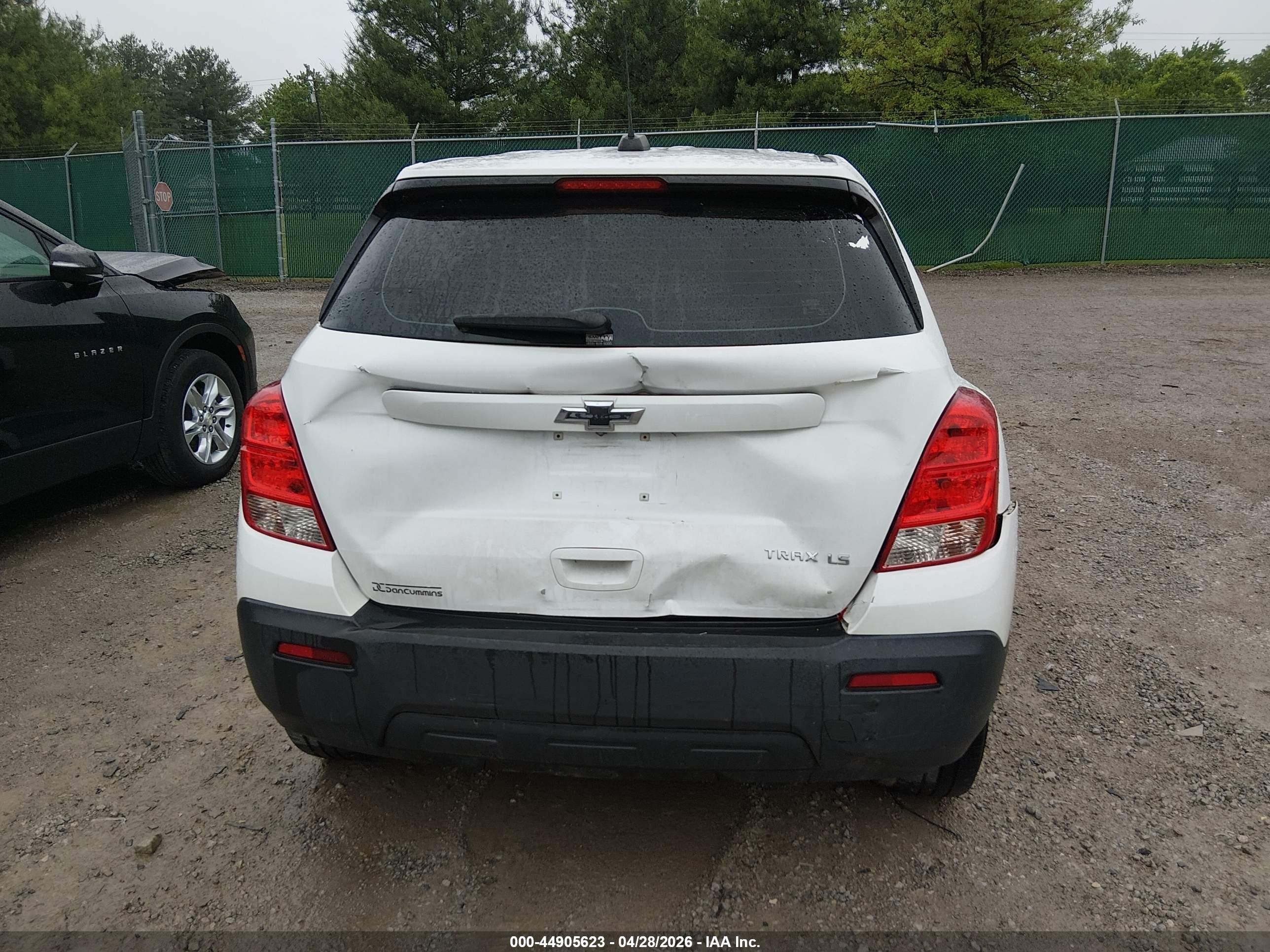 2016 Chevrolet Trax 1ls White vin: 3GNCJKSB4GL260569