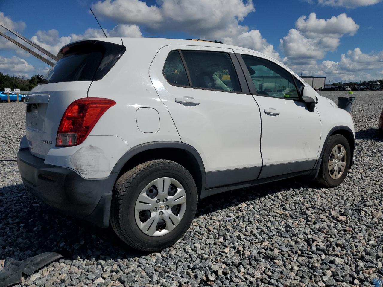 2015 Chevrolet Trax Ls White vin: 3GNCJKSB5FL240653