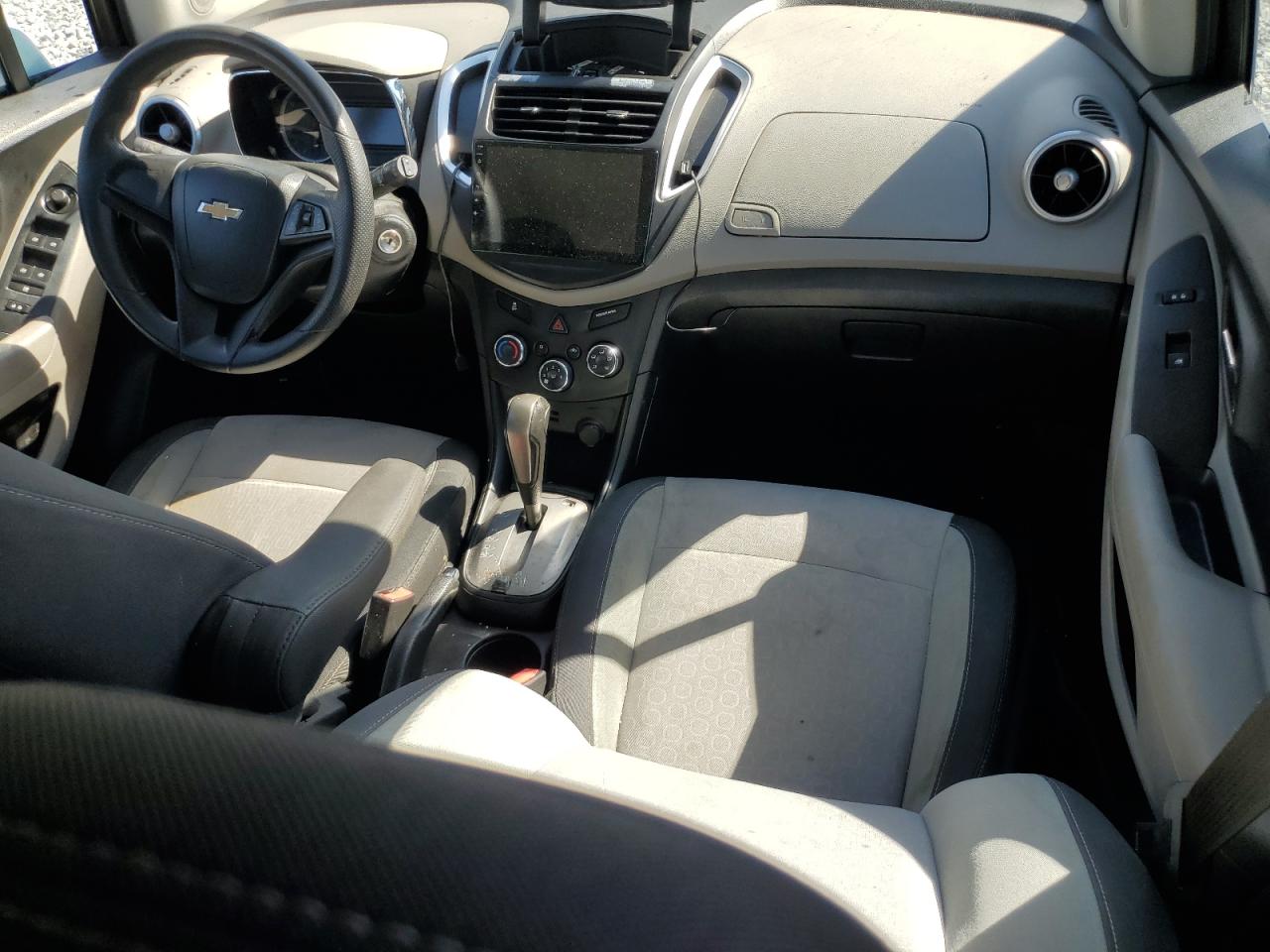 2015 Chevrolet Trax Ls White vin: 3GNCJKSB5FL240653