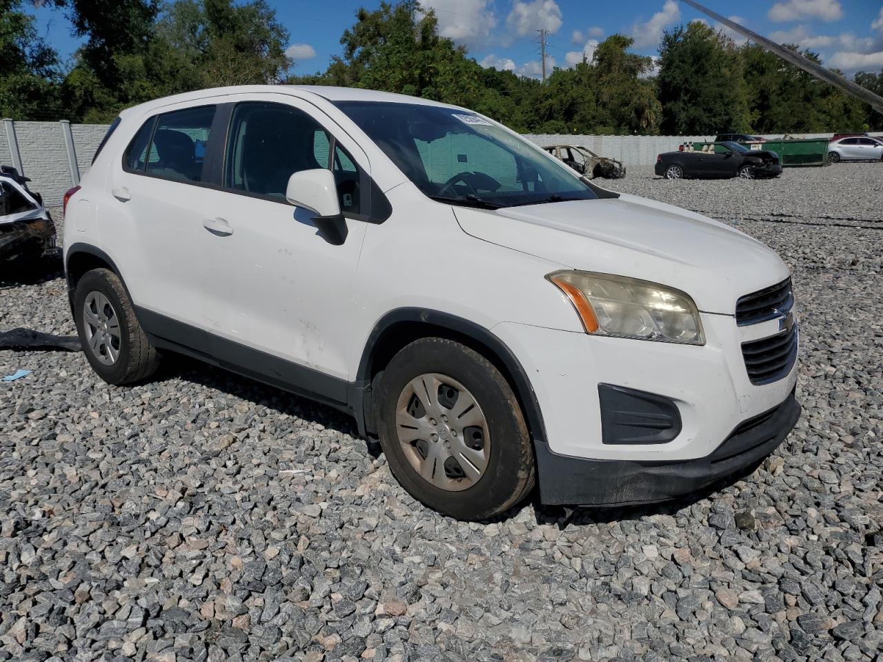 2015 Chevrolet Trax Ls White vin: 3GNCJKSB5FL240653