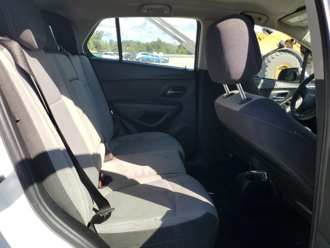 2015 Chevrolet Trax Ls White vin: 3GNCJKSB5FL240653