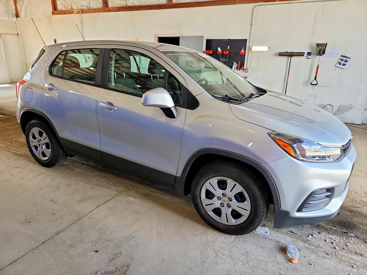 2017 Chevrolet Trax Ls Silver vin: 3GNCJKSB6HL218941