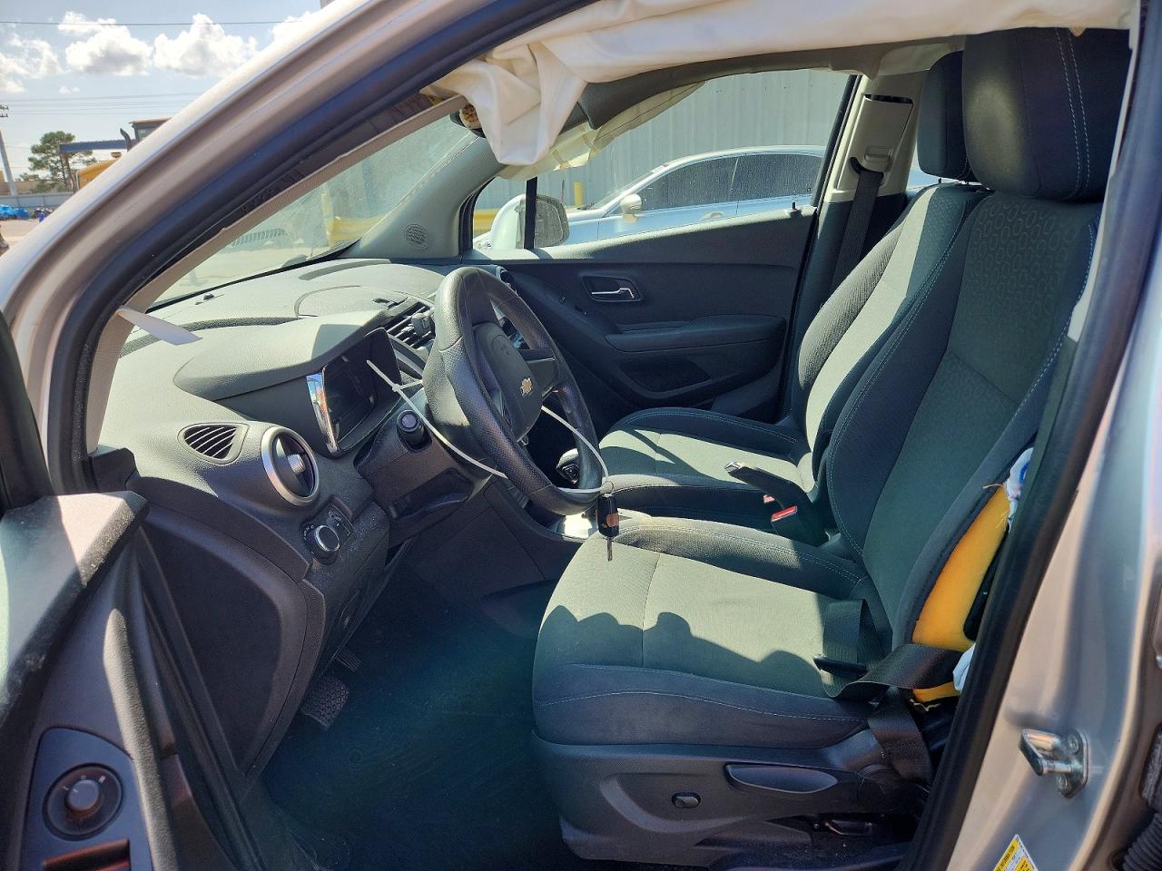 2015 Chevrolet Trax Ls Silver vin: 3GNCJKSB8FL242980