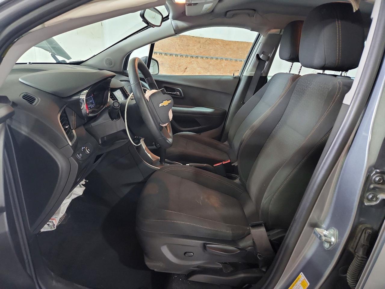 2020 Chevrolet Trax Ls Gray vin: 3GNCJKSB9LL191016