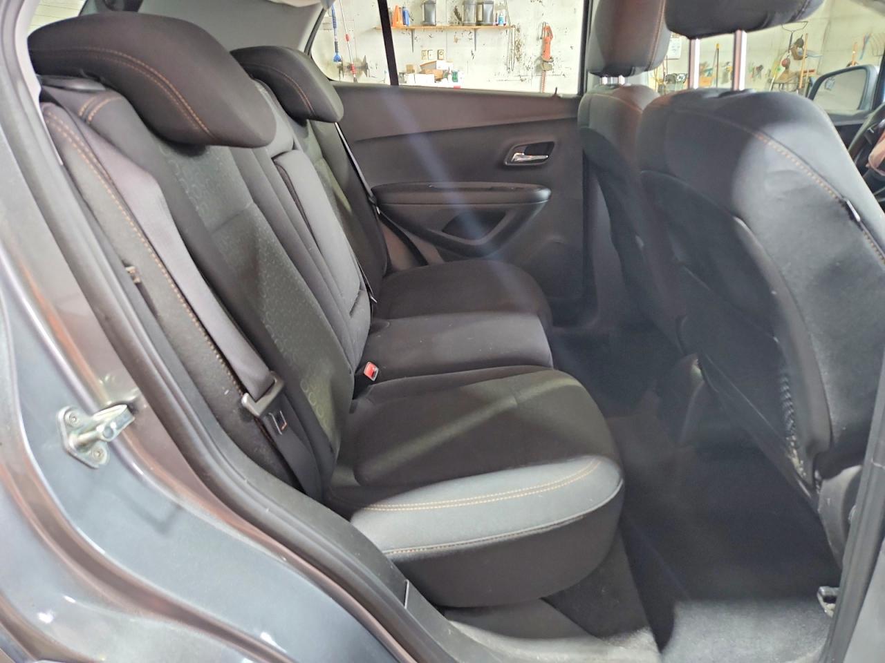 2020 Chevrolet Trax Ls Gray vin: 3GNCJKSB9LL191016