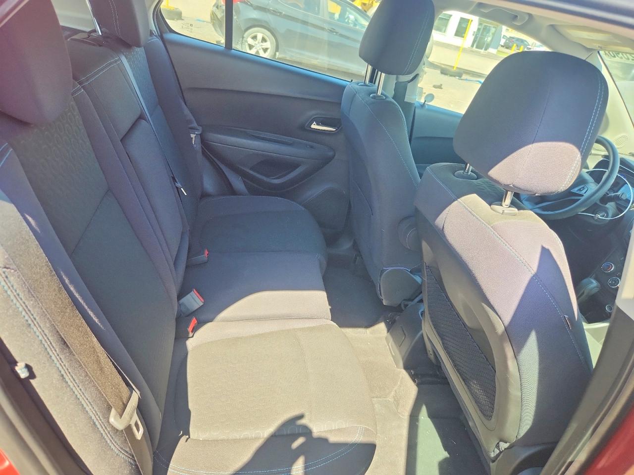 2015 Chevrolet Trax Ls Burgundy vin: 3GNCJKSBXFL150897