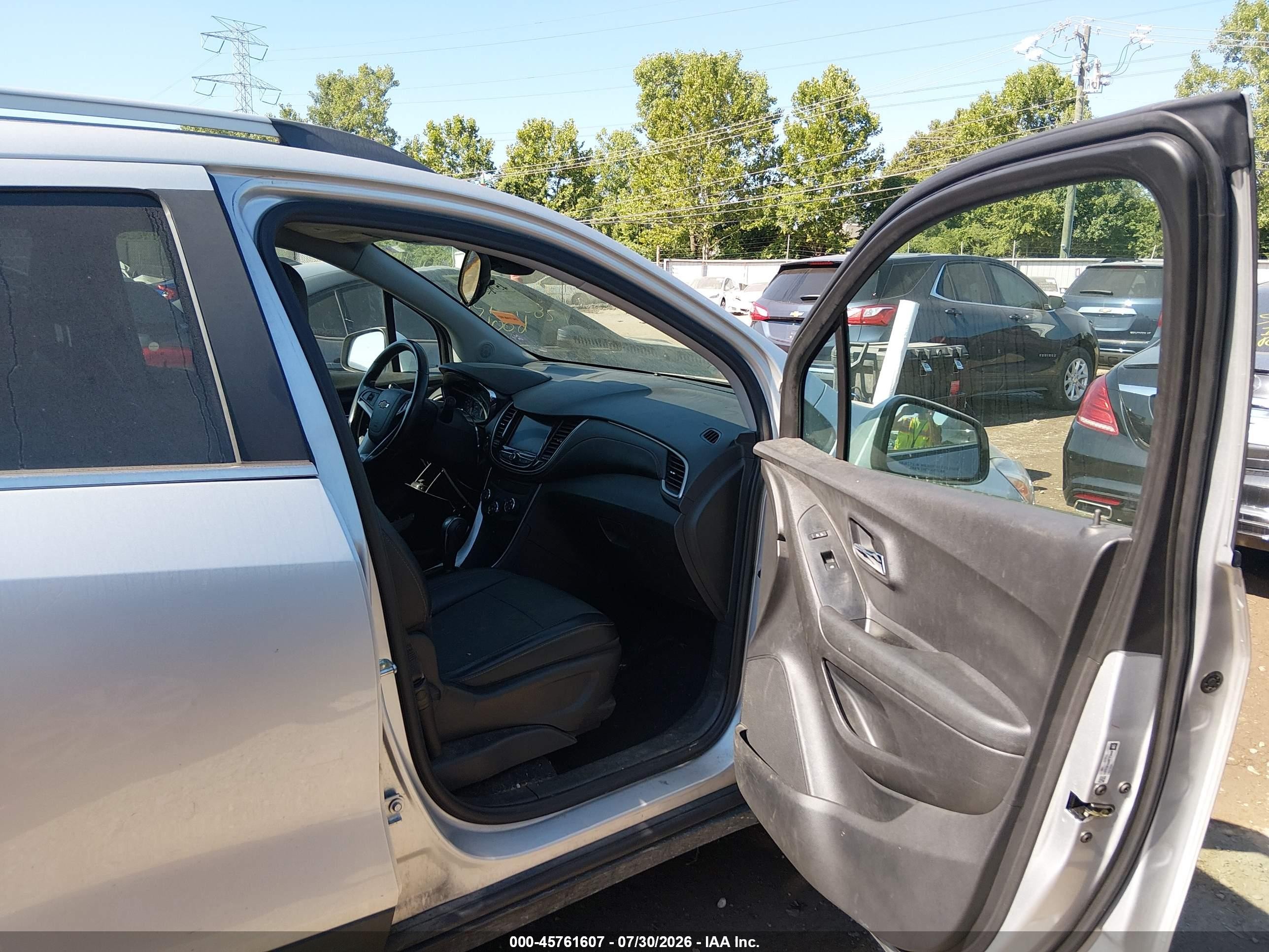 2020 Chevrolet Trax Fwd Lt Silver vin: 3GNCJLSB7LL207915