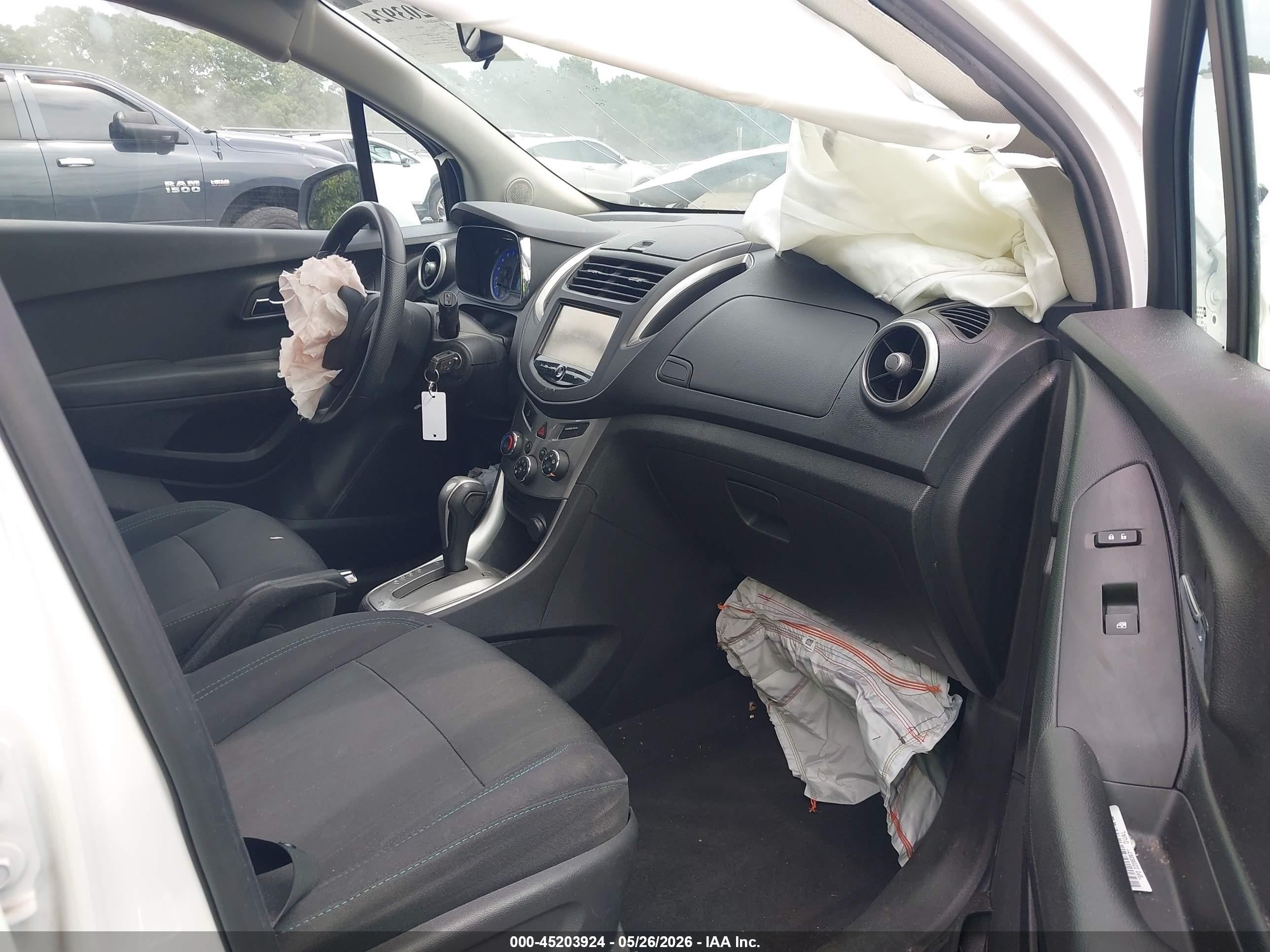 2015 Chevrolet Trax Lt White vin: 3GNCJLSBXFL170864