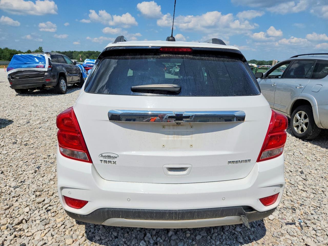 2019 Chevrolet Trax Premier Белый vin: 3GNCJMSB6KL391622