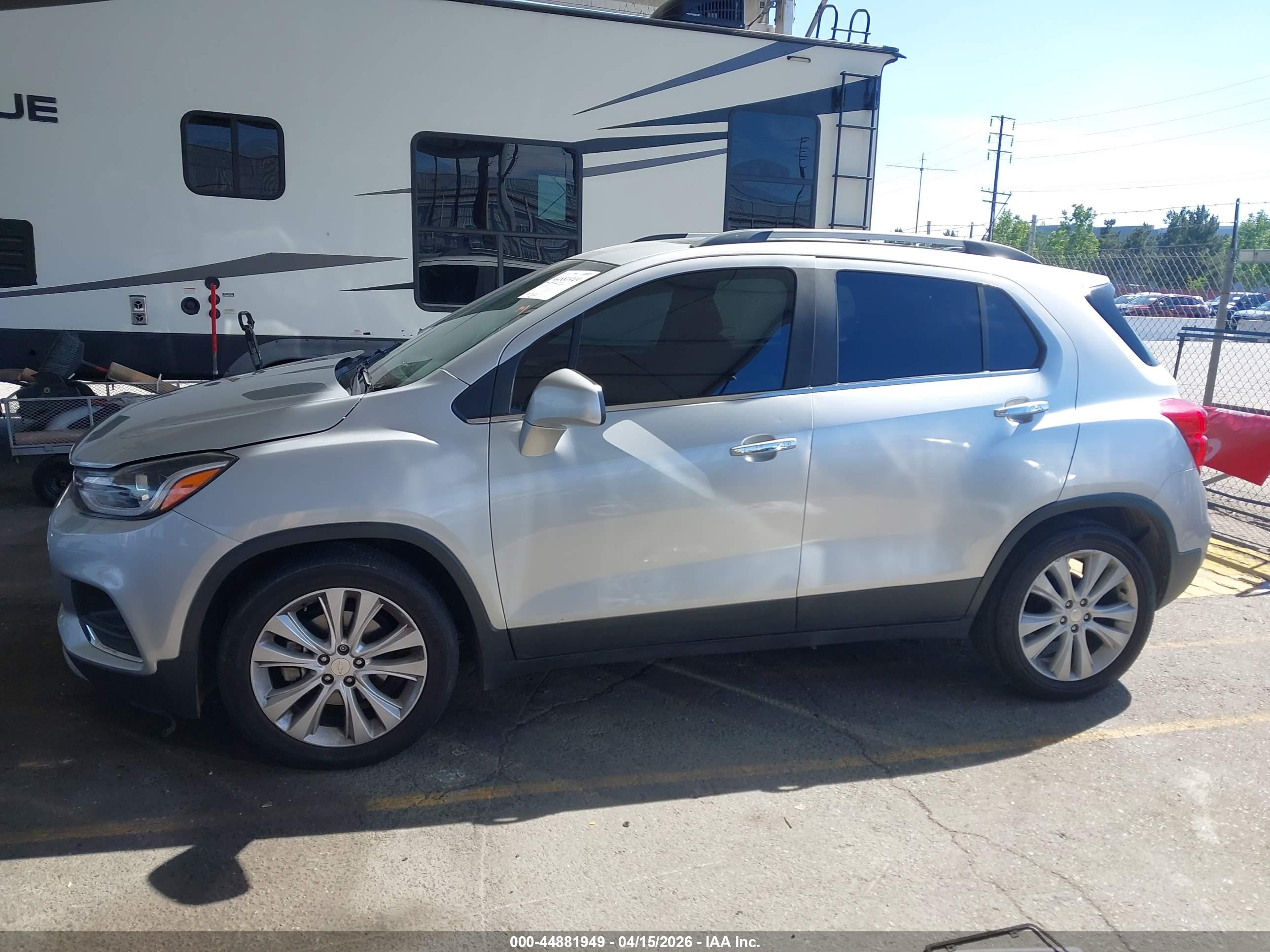 2017 Chevrolet Trax Premier Белый vin: 3GNCJMSB9HL238032