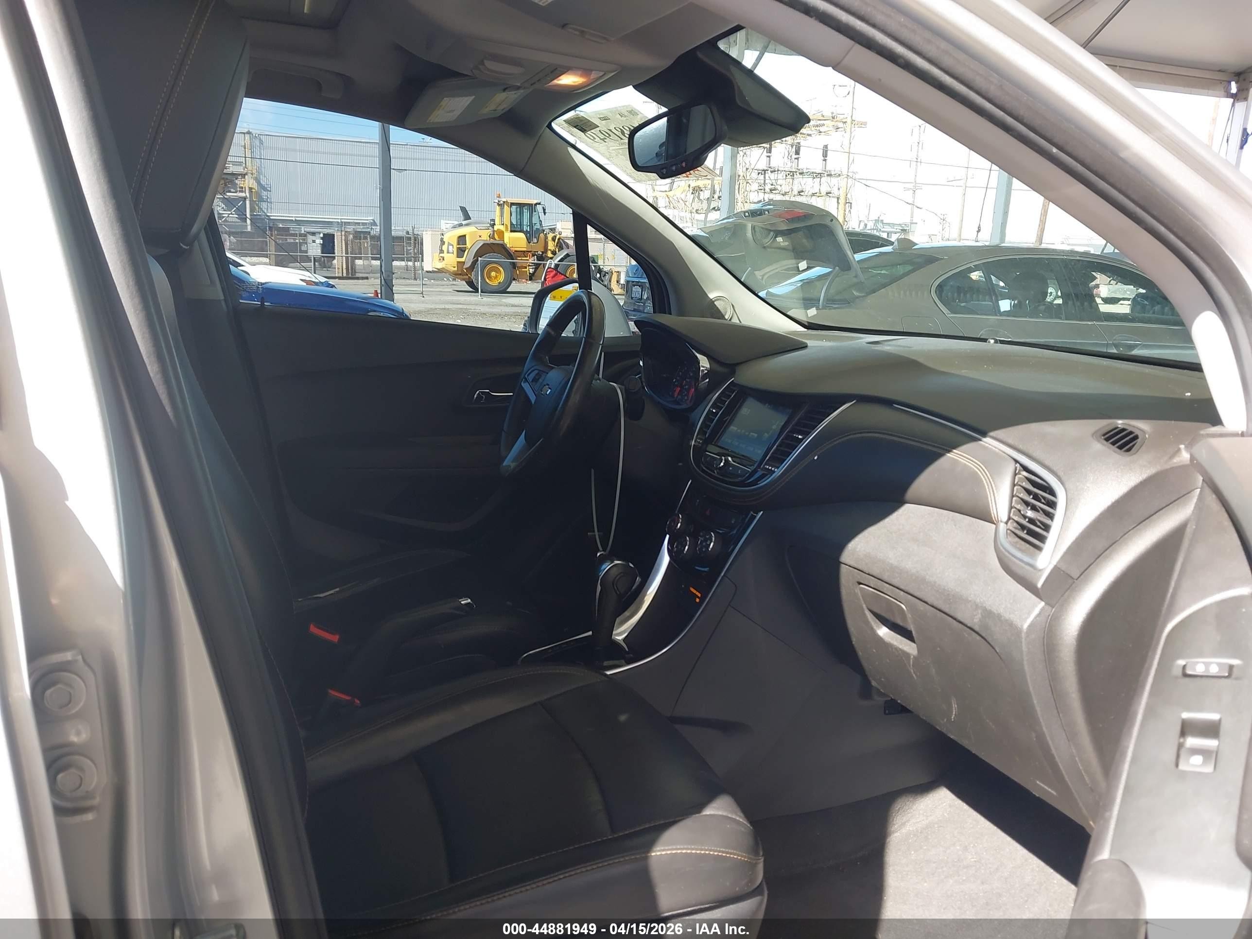 2017 Chevrolet Trax Premier Белый vin: 3GNCJMSB9HL238032