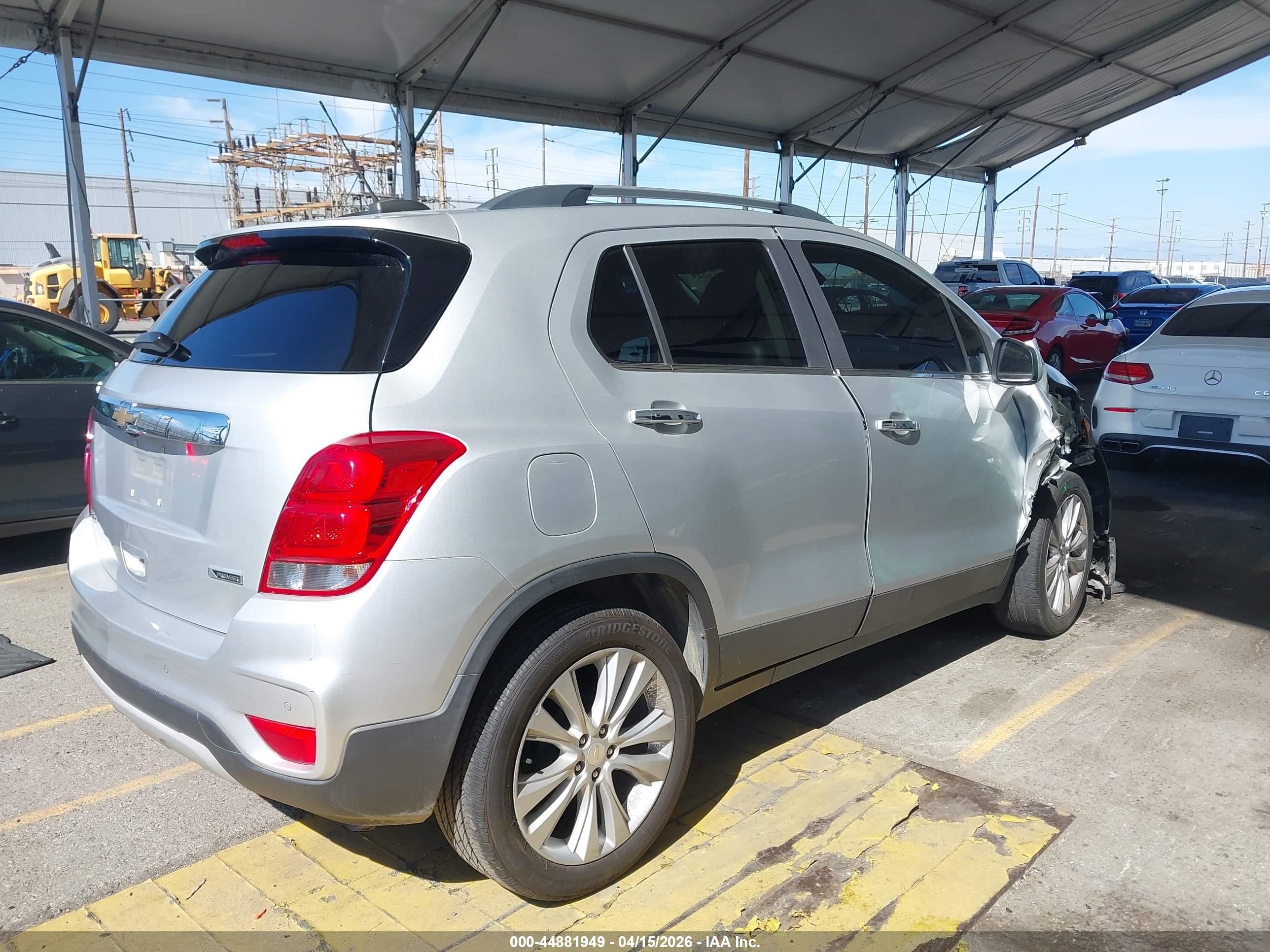 2017 Chevrolet Trax Premier Белый vin: 3GNCJMSB9HL238032