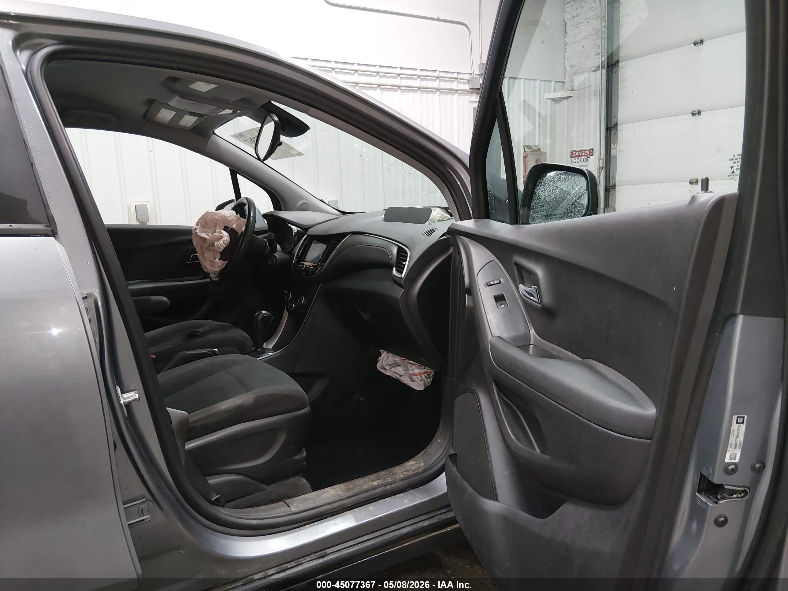 2020 Chevrolet Trax Awd Ls Gray vin: 3GNCJNSB5LL238060