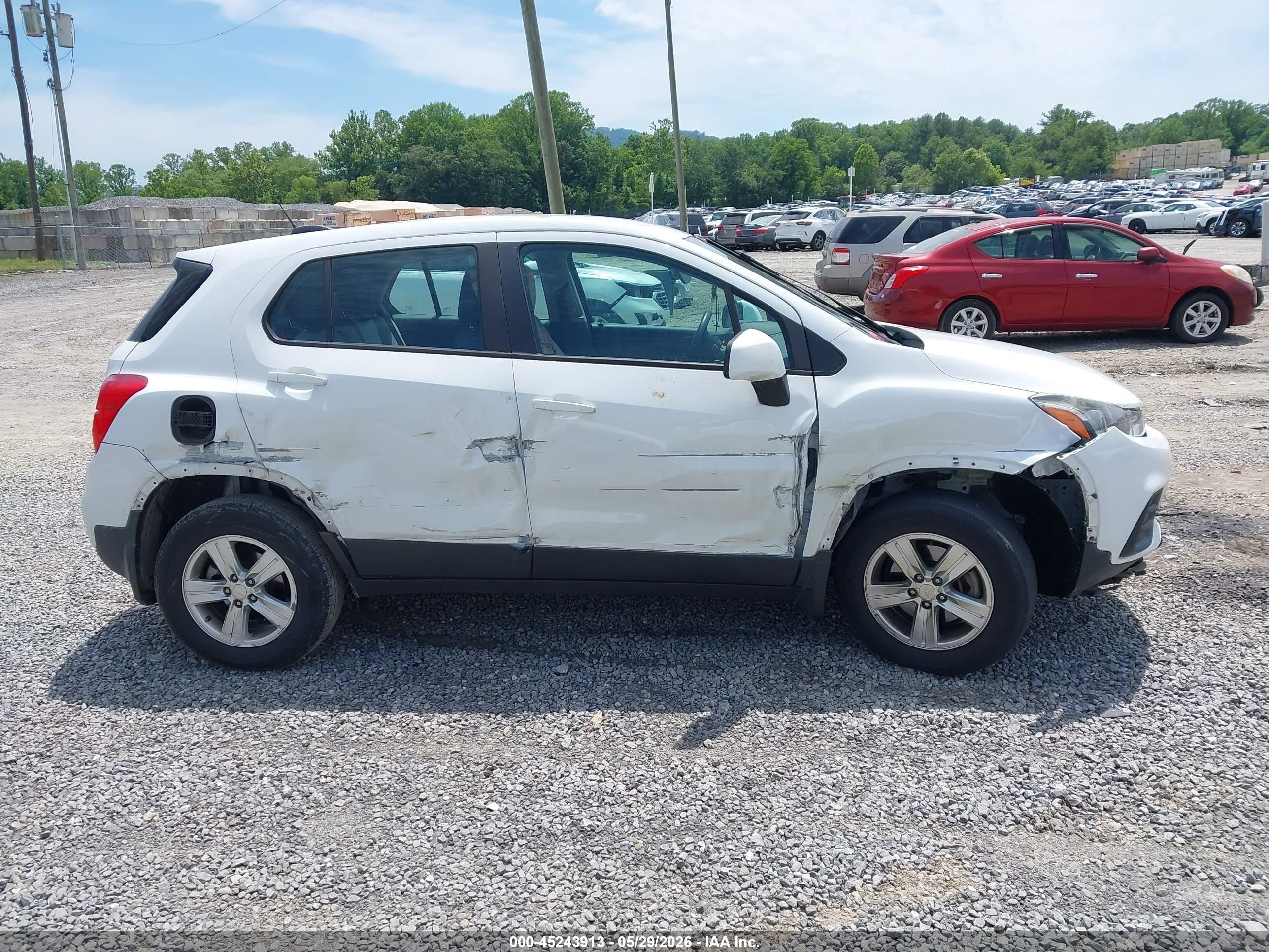 2018 Chevrolet Trax Ls Белый vin: 3GNCJNSB7JL240440