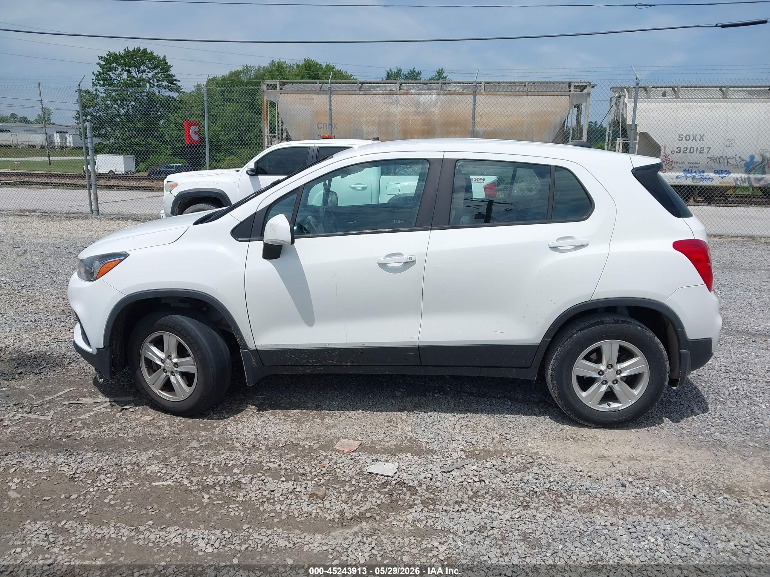2018 Chevrolet Trax Ls Белый vin: 3GNCJNSB7JL240440