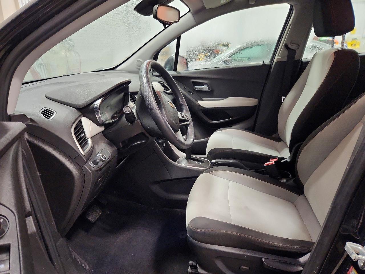 2019 Chevrolet Trax Ls Black vin: 3GNCJNSB9KL258763