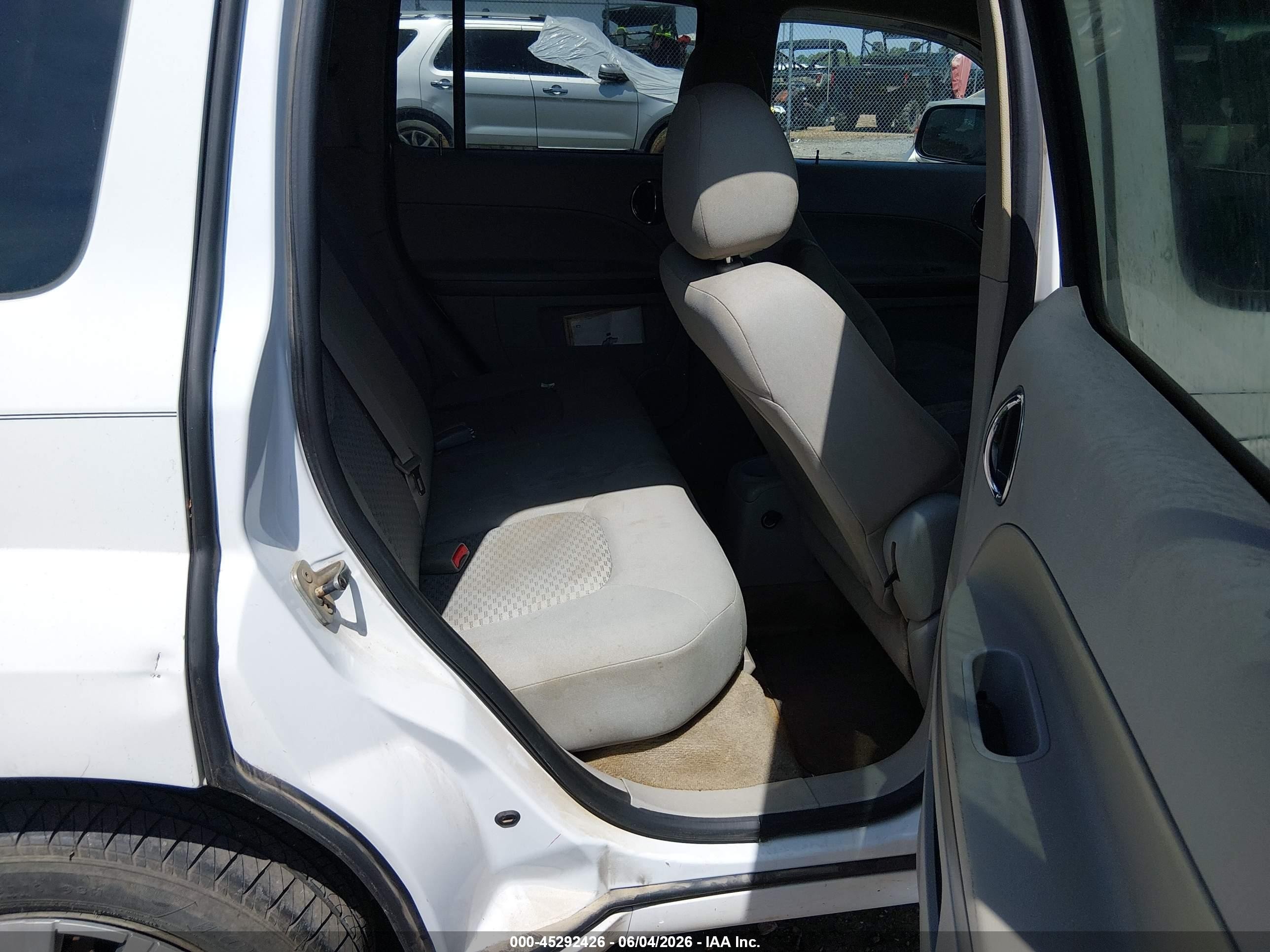 2008 Chevrolet Hhr Ls White vin: 3GNDA13D08S540334