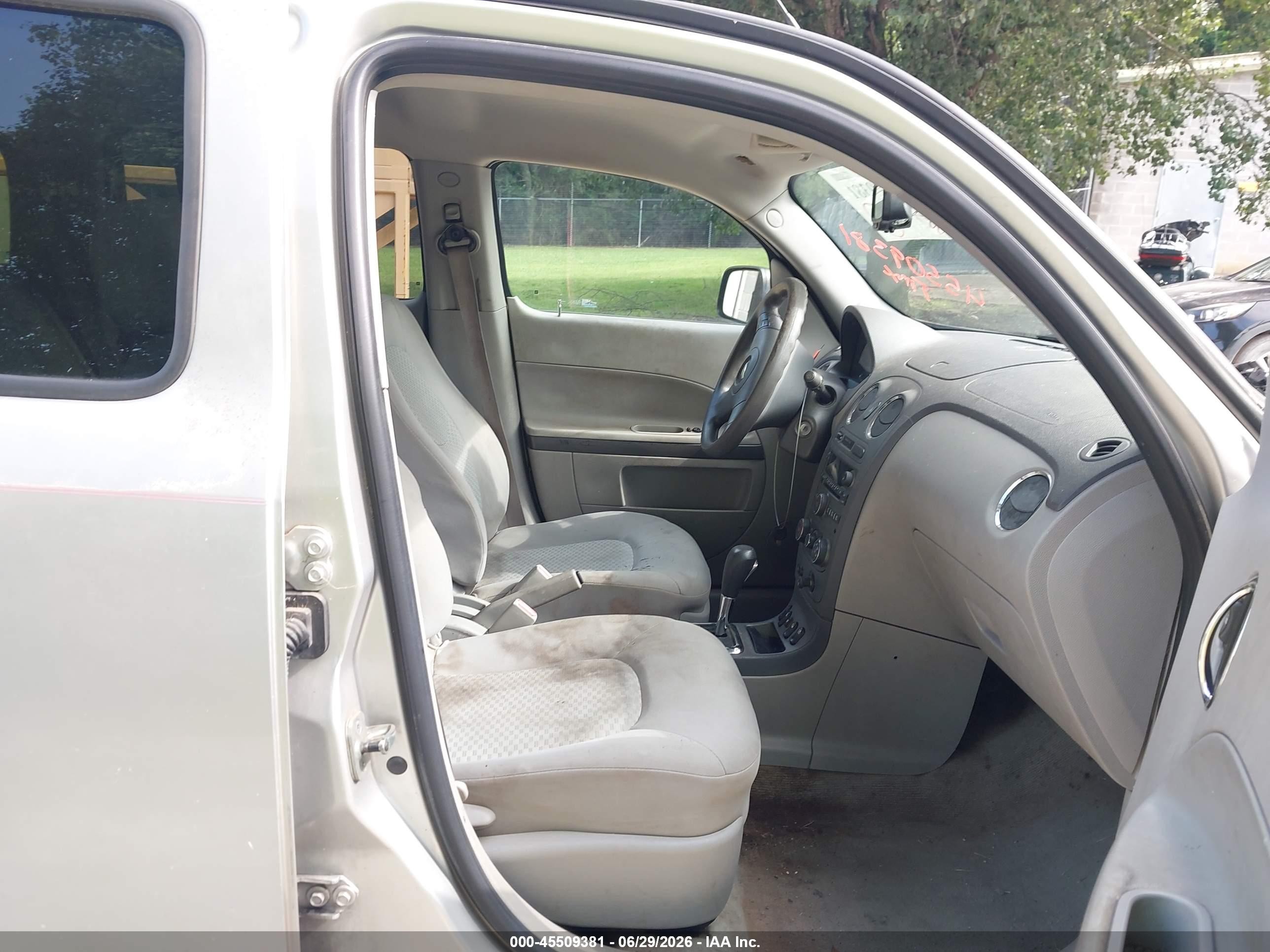 2006 Chevrolet Hhr Ls Silver vin: 3GNDA13DX6S624495